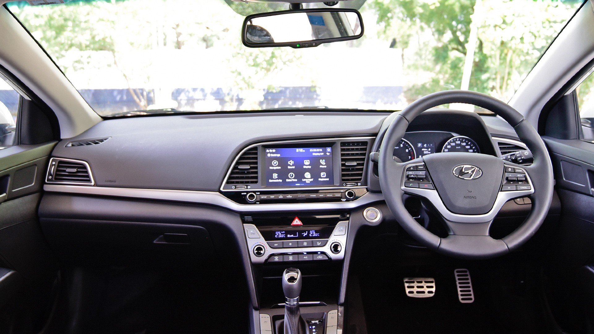 hyundai-elantra-2016-2.0 Petrol SX (O)AT Interior