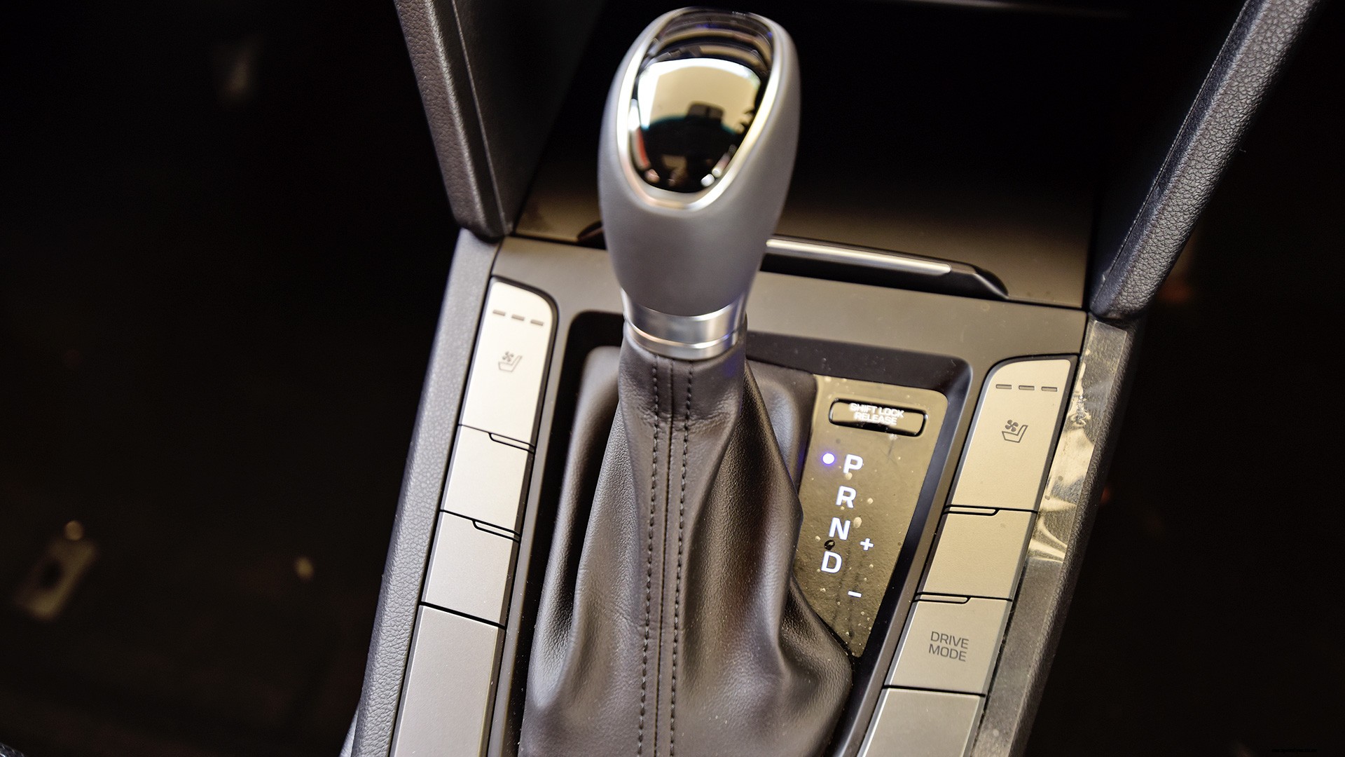 hyundai-elantra-2016-2.0 Petrol SX (O)AT Interior