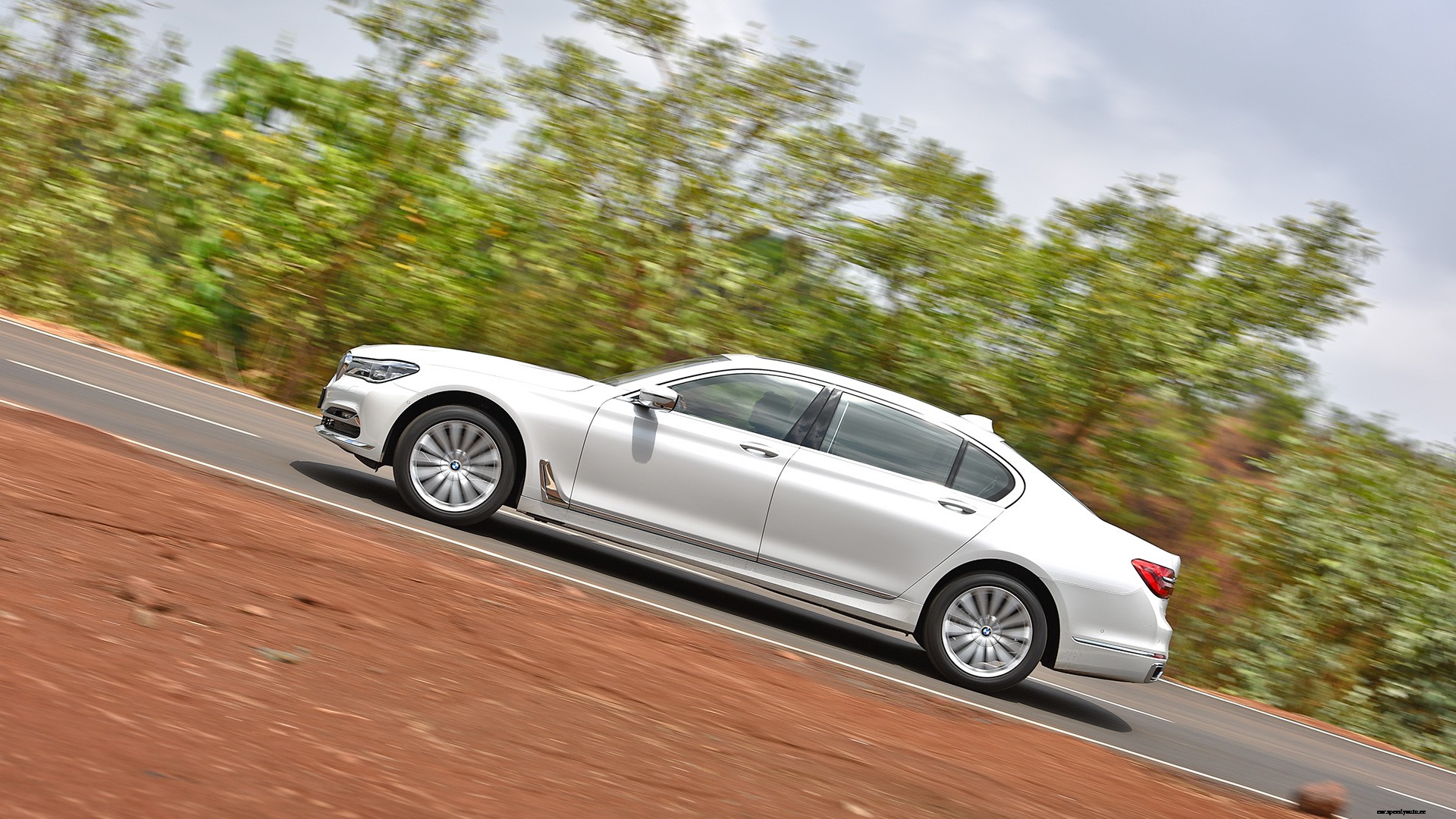 BMW 7 series 2017 740Li DPE Signature Exterior