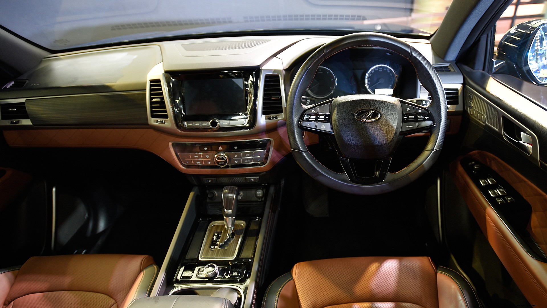 Mahindra Rexton G4 2018 STD  Exterior