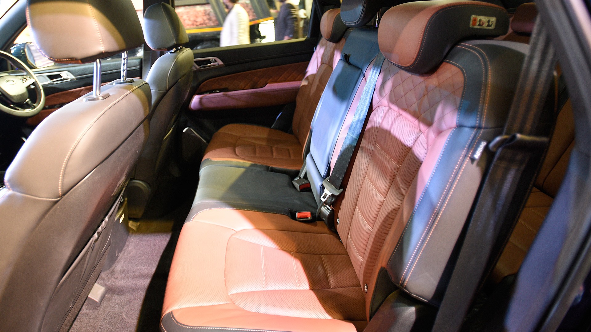 Mahindra Rexton G4 2018 STD  Exterior