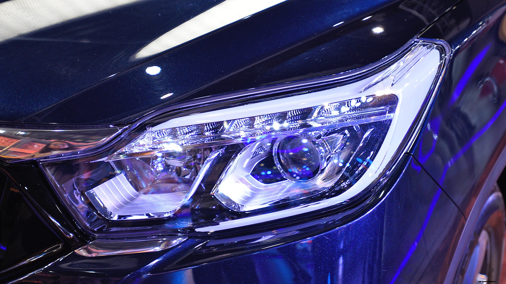 Mahindra Rexton G4 2018 STD  Exterior