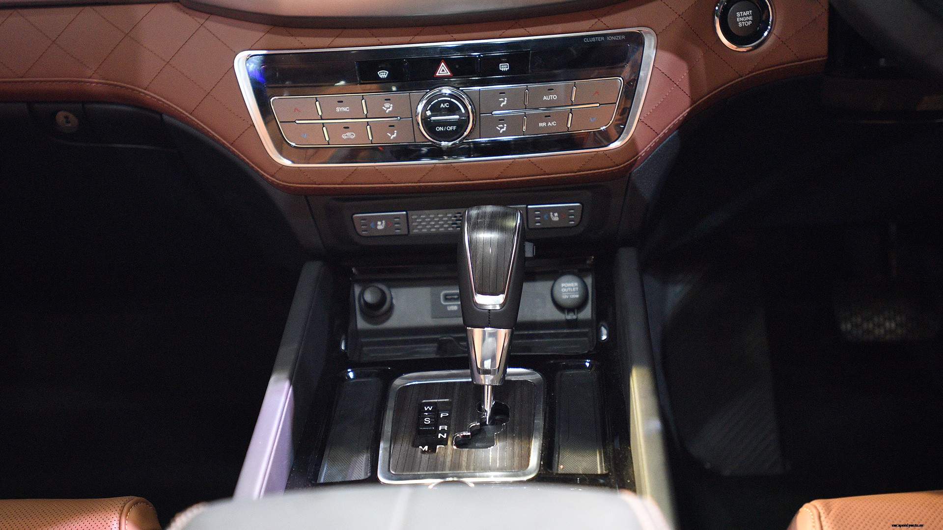 Mahindra Rexton G4 2018 STD  Exterior