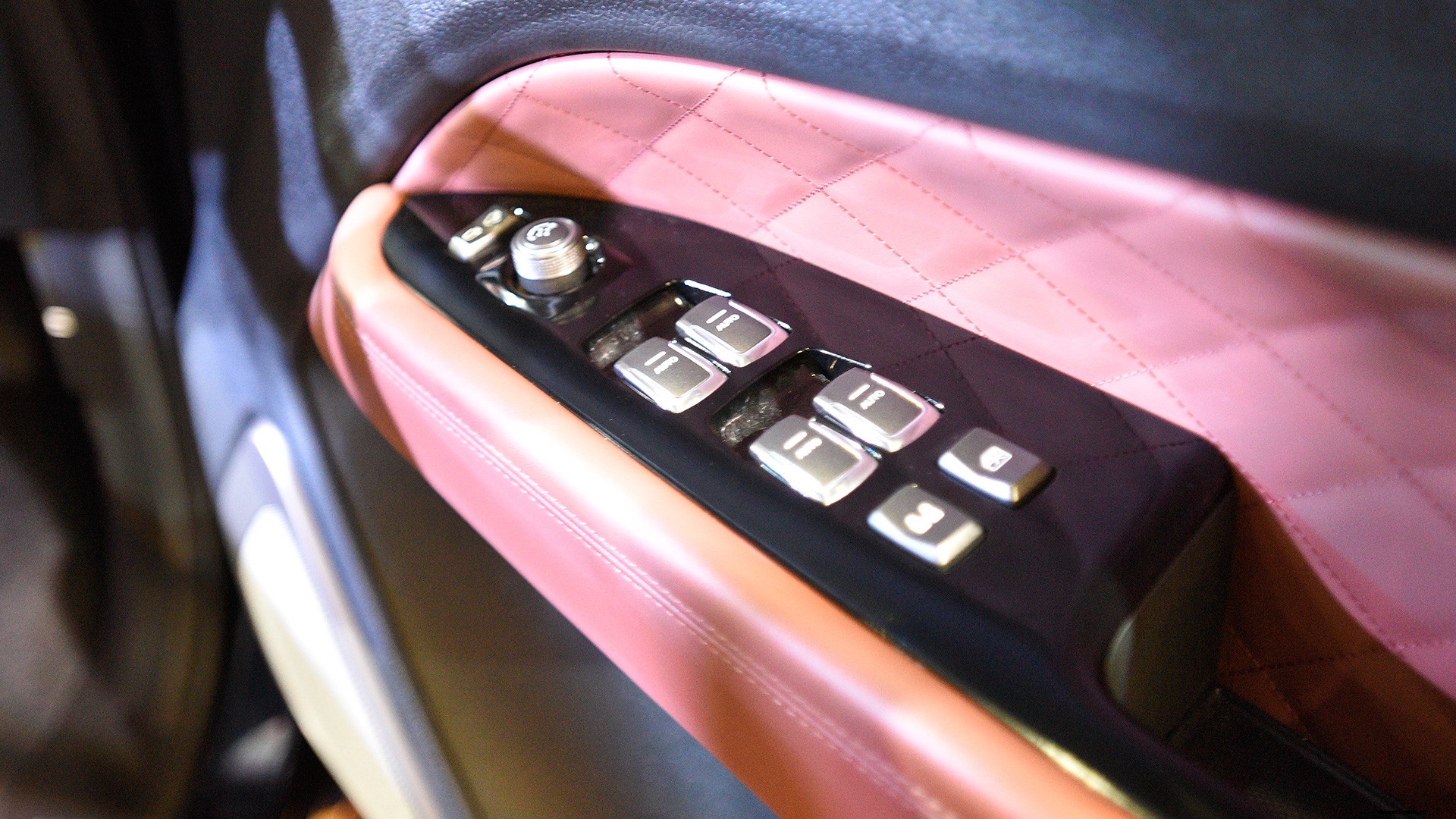 Mahindra Rexton G4 2018 STD  Exterior