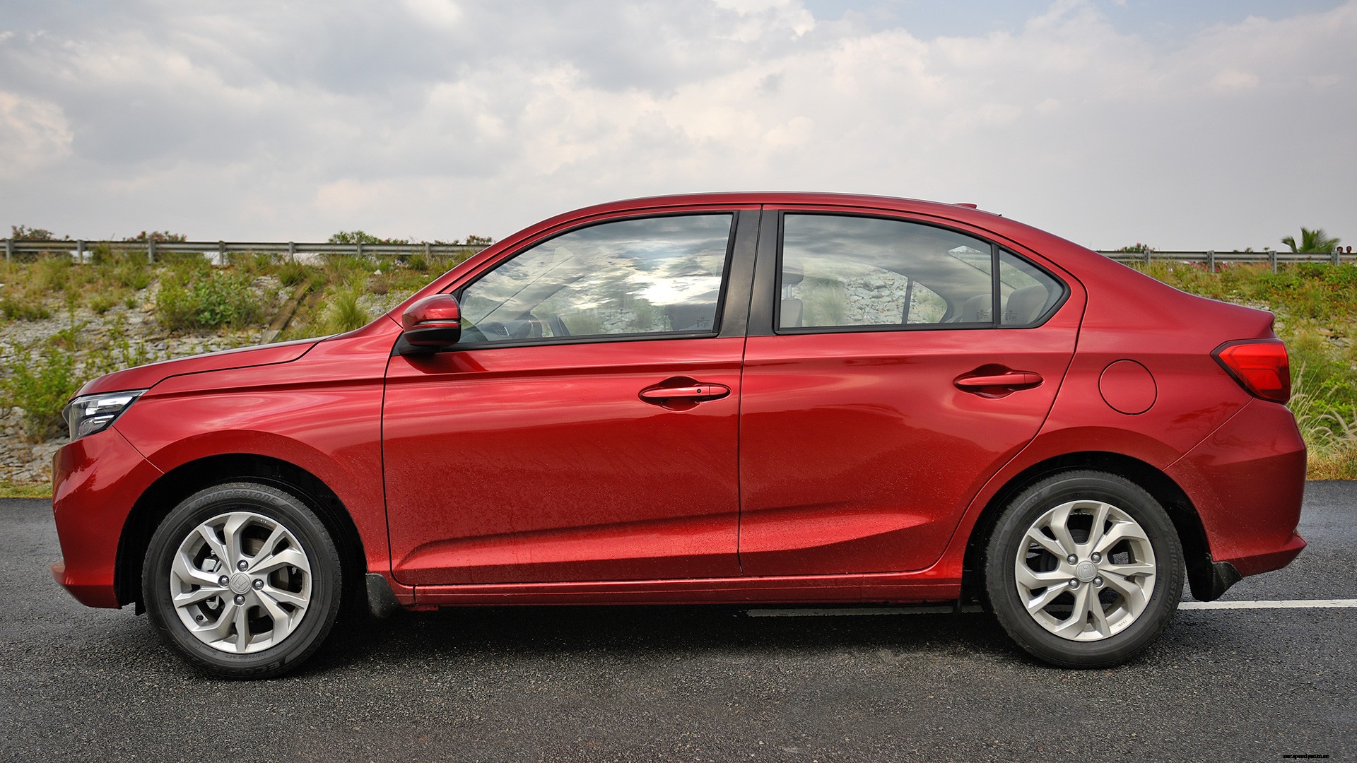 Honda Amaze 2018 V CVT Exterior