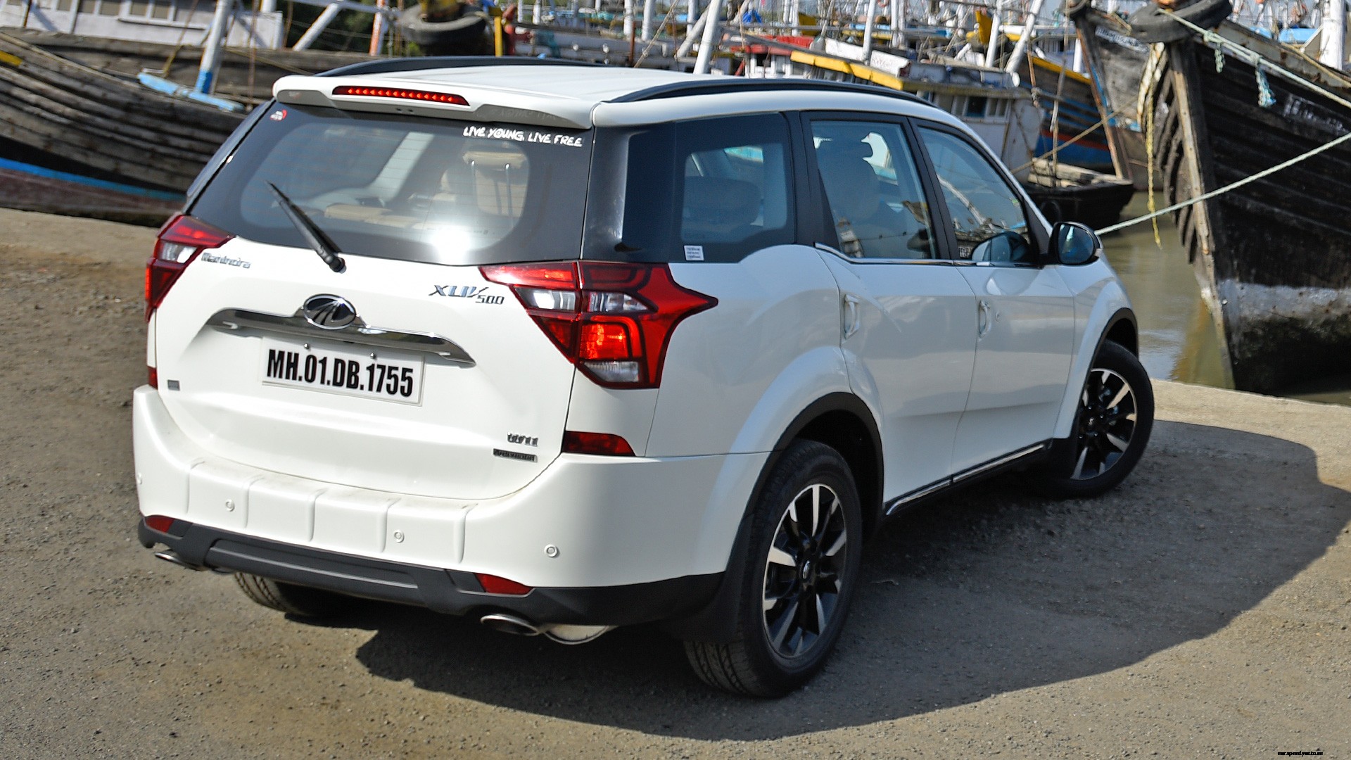 Mahindra XUV 500 2018 W9 AT Exterior