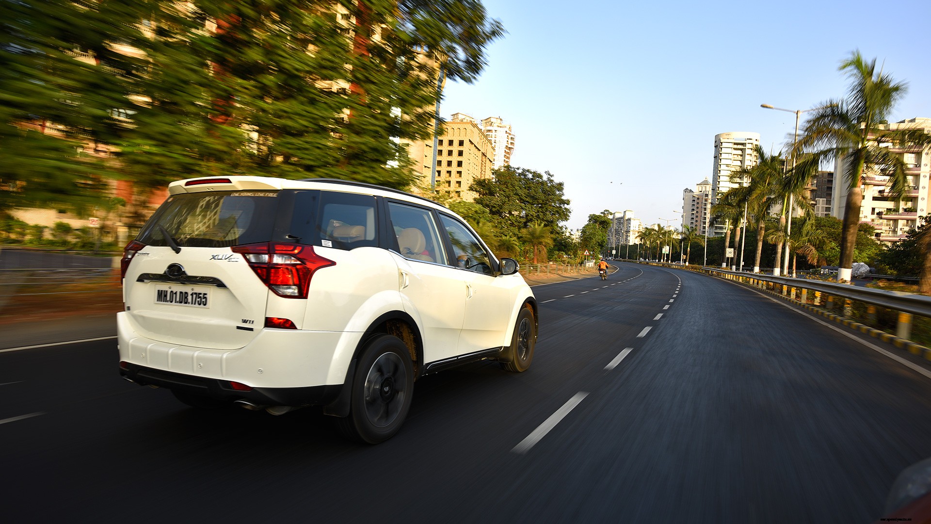 Mahindra XUV 500 2018 W9 AT Exterior