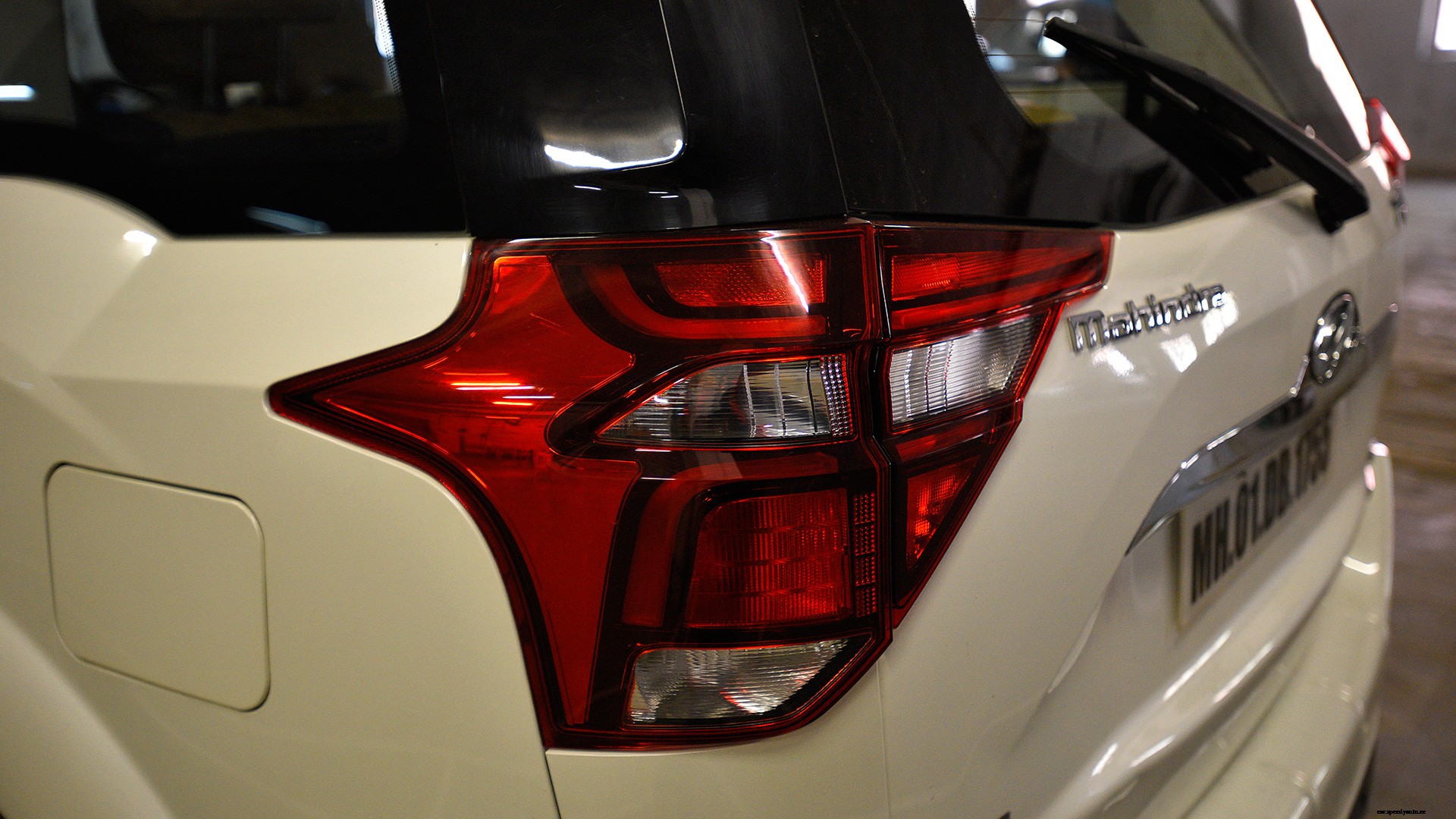 Mahindra XUV 500 2018 W9 AT Exterior