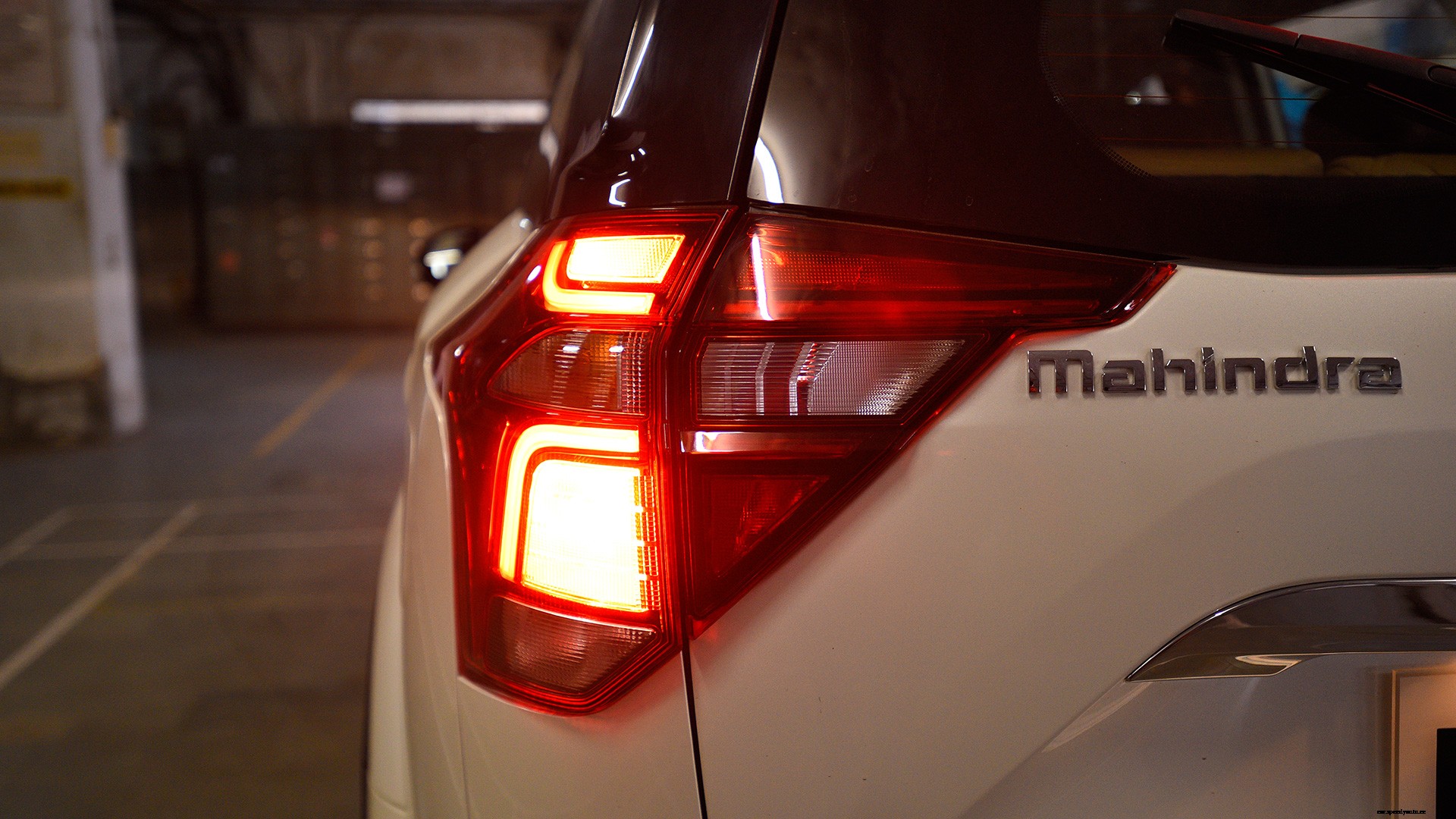 Mahindra XUV 500 2018 W9 AT Exterior