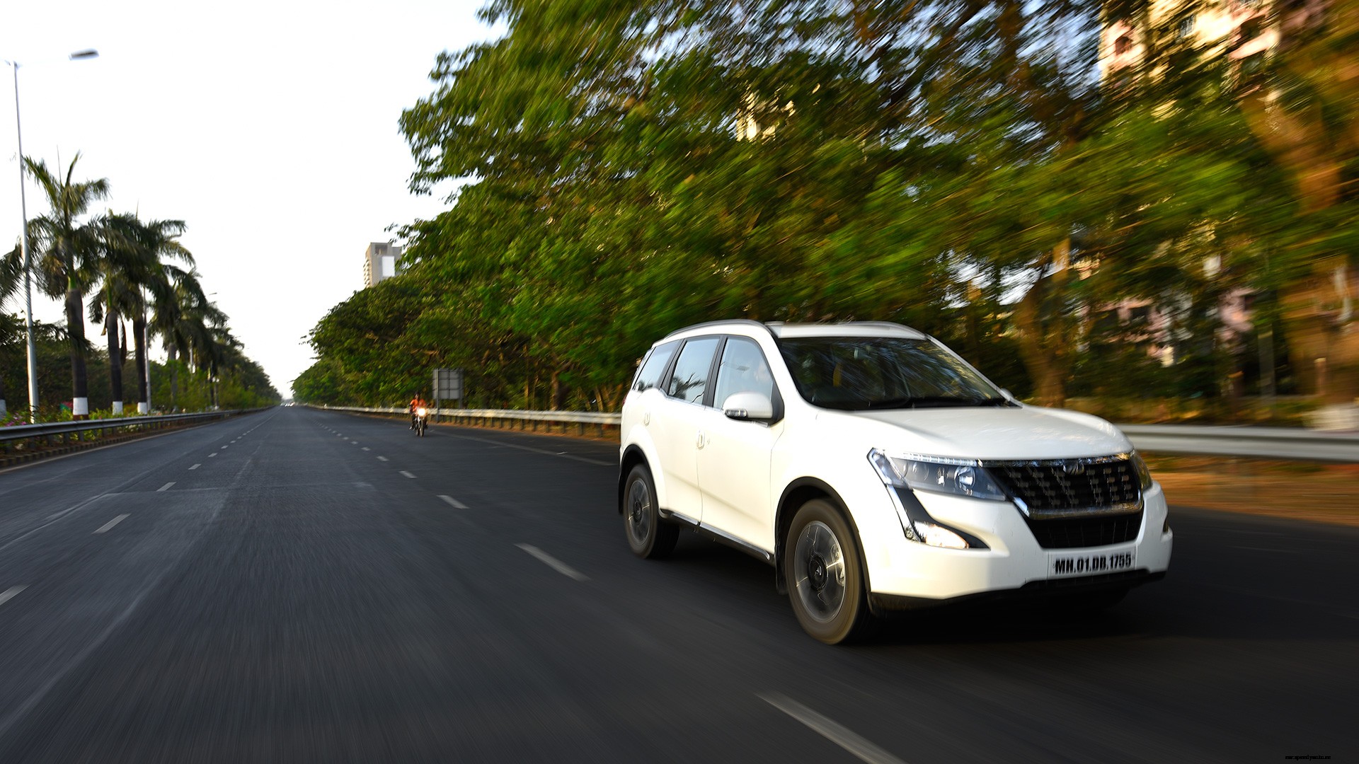 Mahindra XUV 500 2018 W9 AT Exterior