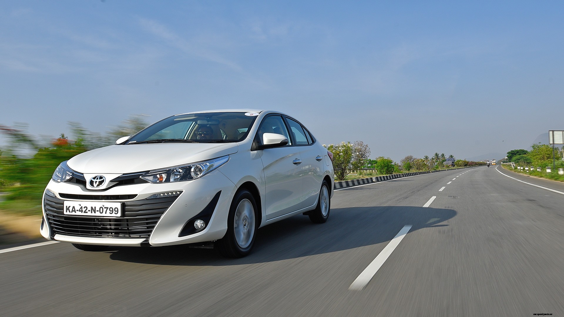 Toyota Yaris 2018 VX CVT Exterior