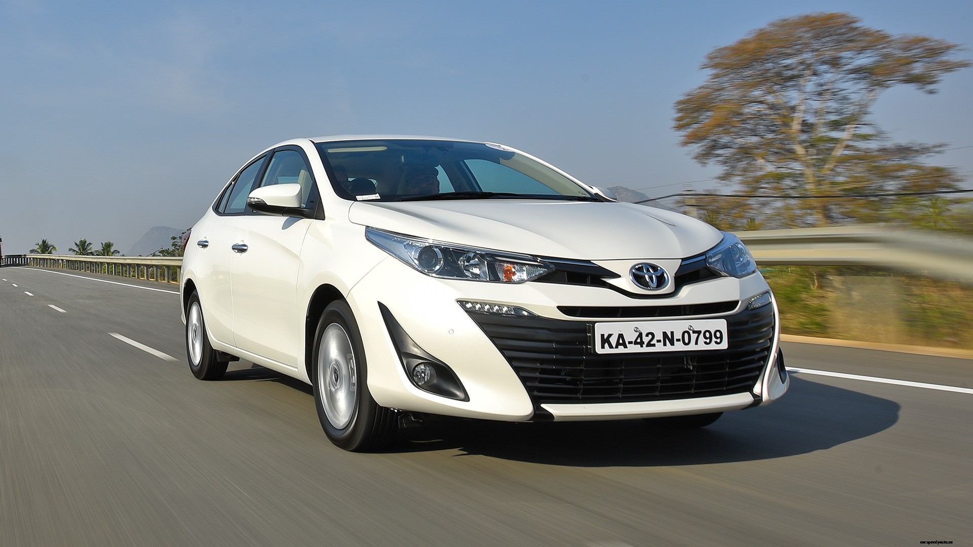 Toyota Yaris 2018 VX CVT Exterior