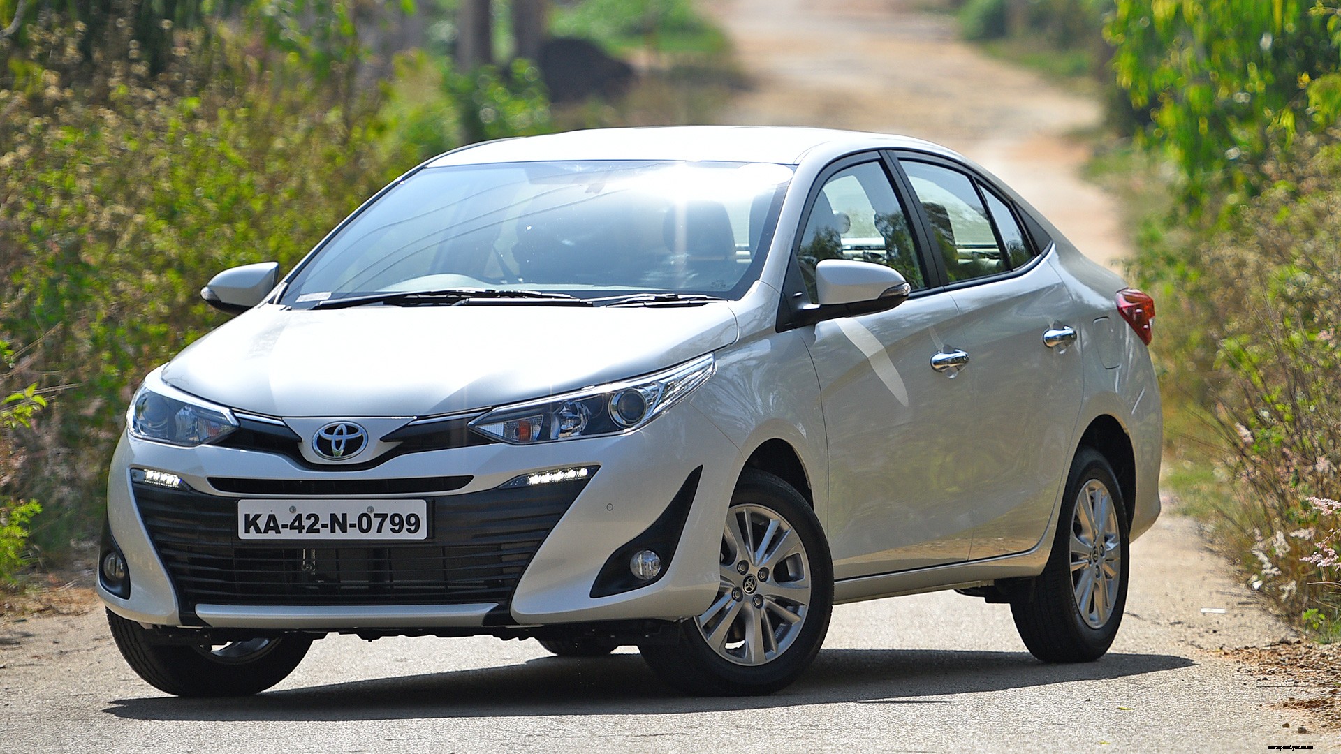 Toyota Yaris 2018 VX CVT Exterior