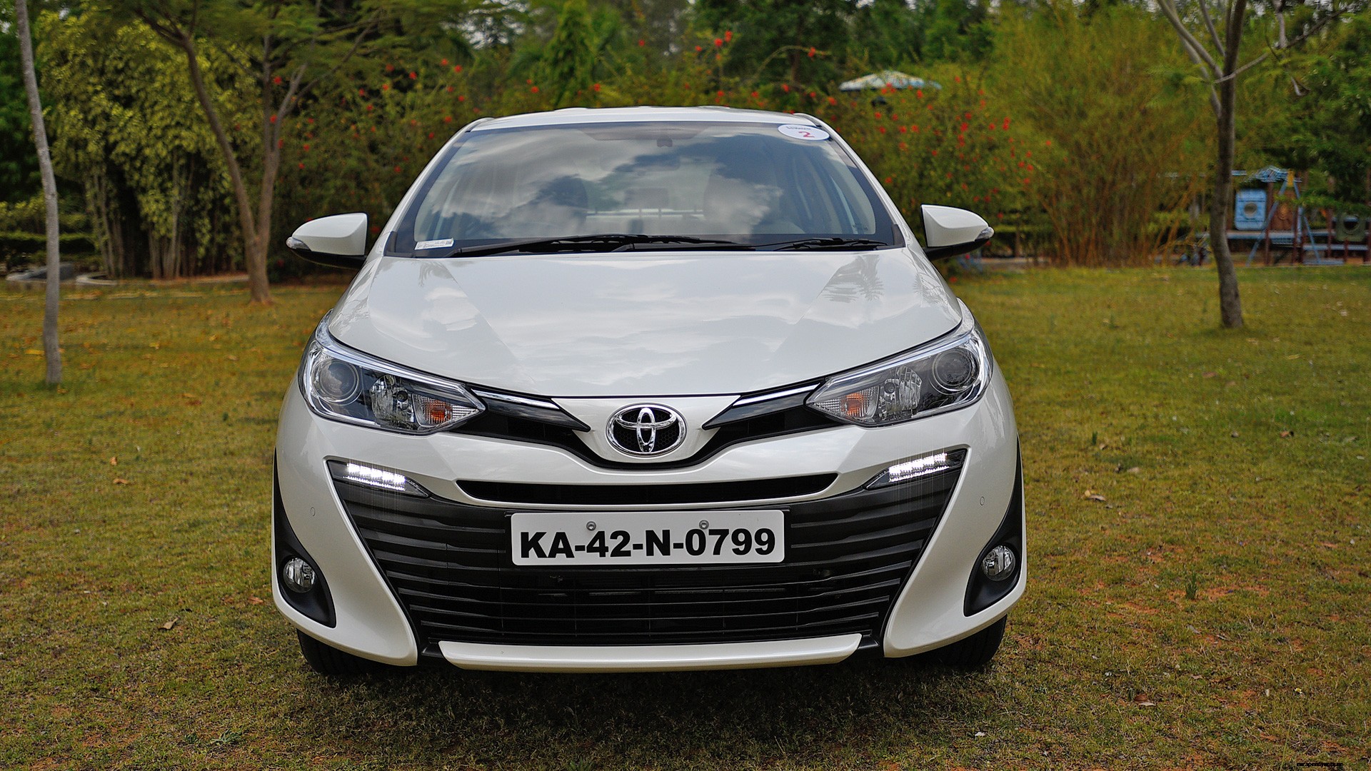 Toyota Yaris 2018 VX CVT Exterior