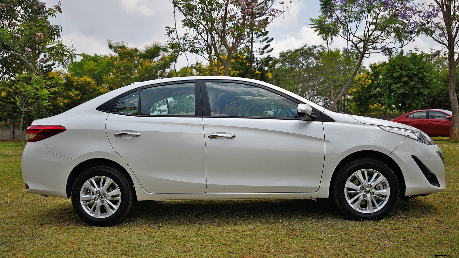 Toyota Yaris 2018 VX CVT Exterior