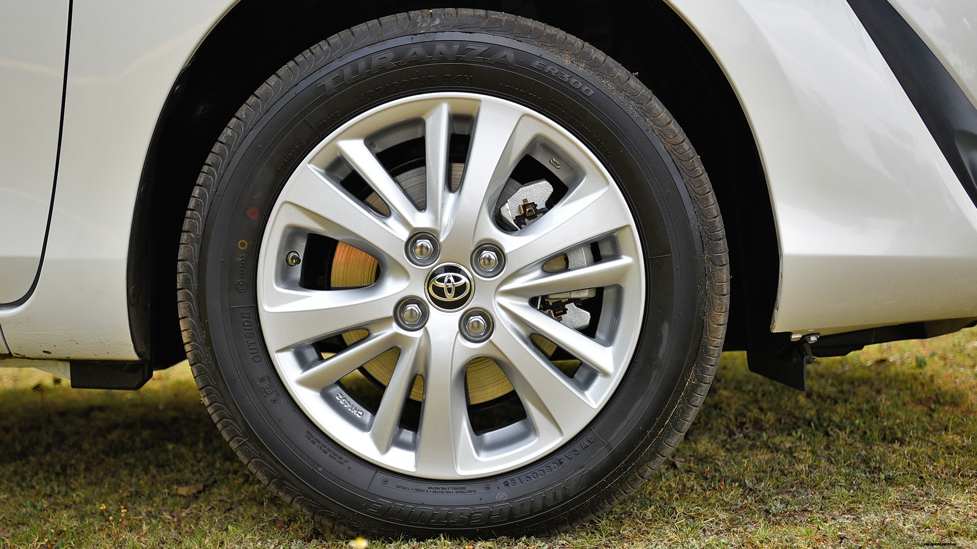 Toyota Yaris 2018 VX CVT Exterior