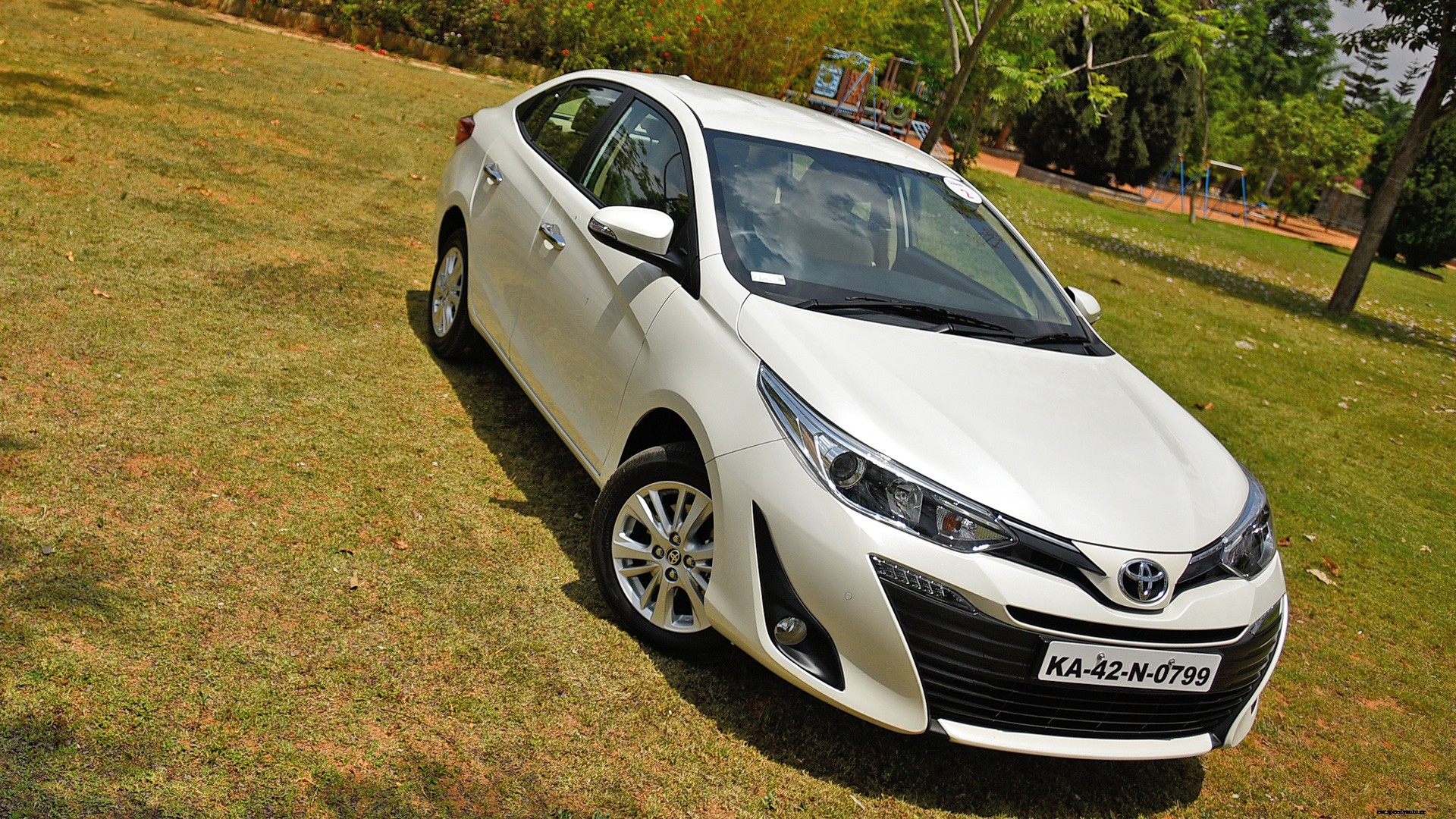 Toyota Yaris 2018 VX CVT Exterior