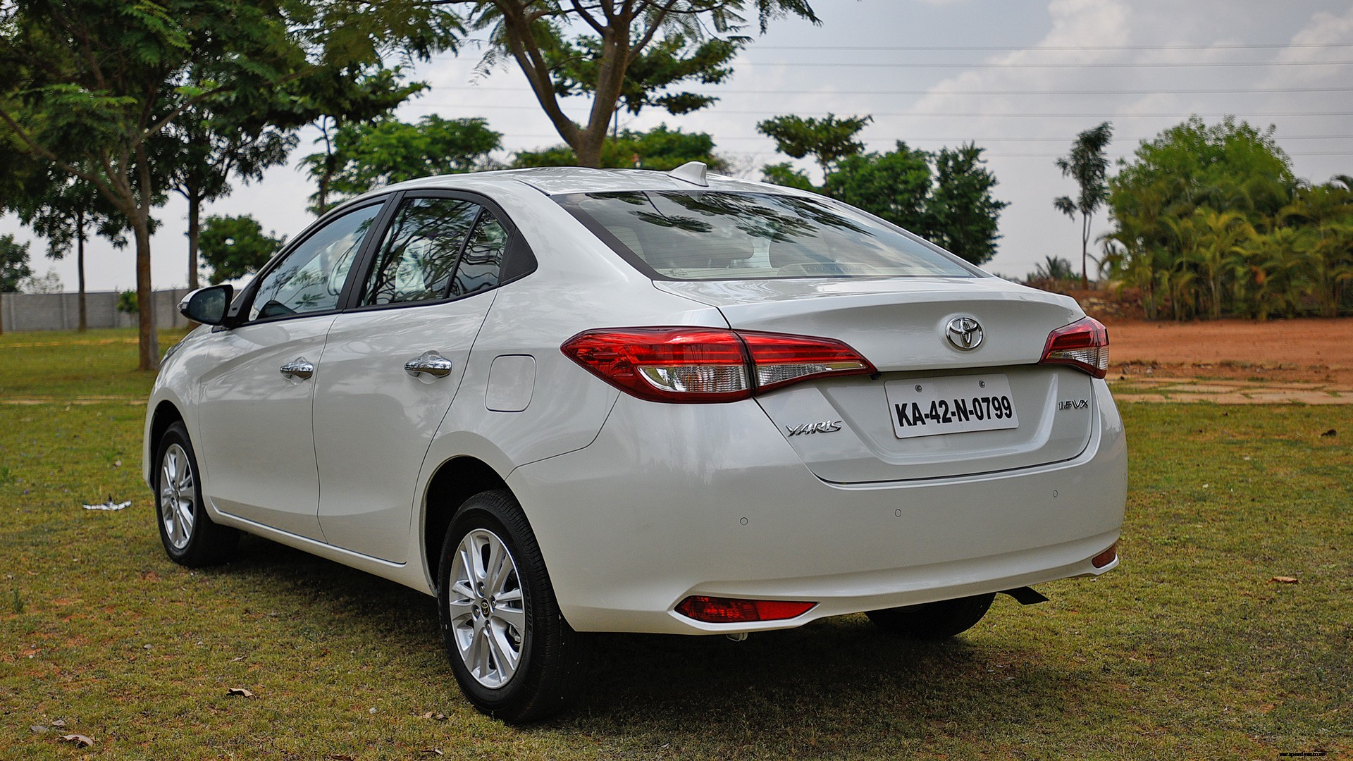Toyota Yaris 2018 VX CVT Exterior