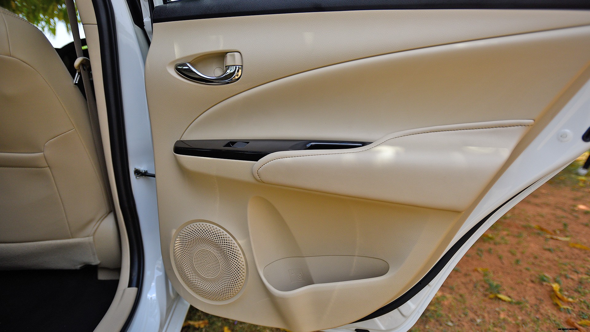 Toyota Yaris 2018 VX CVT Interior