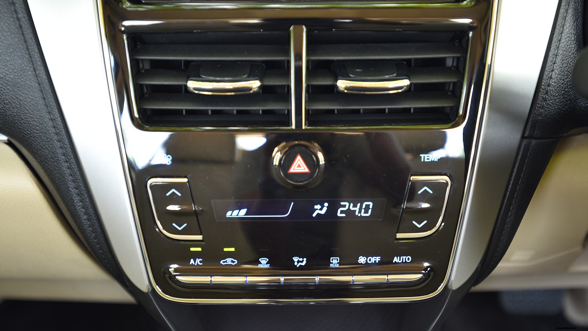 Toyota Yaris 2018 VX CVT Interior