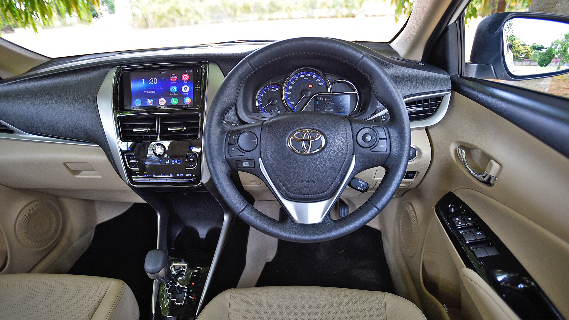Toyota Yaris 2018 VX CVT Interior