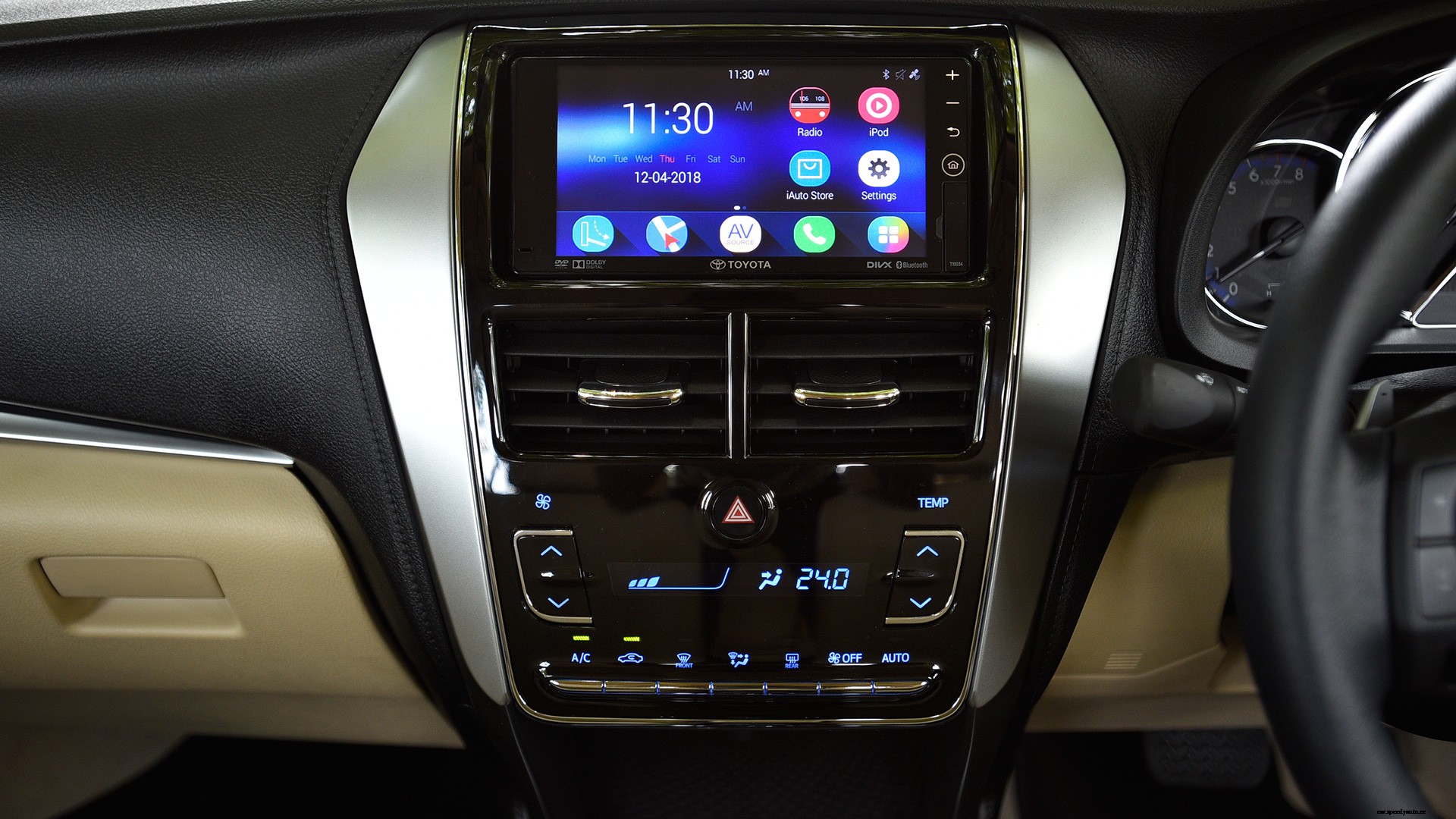 Toyota Yaris 2018 VX CVT Interior