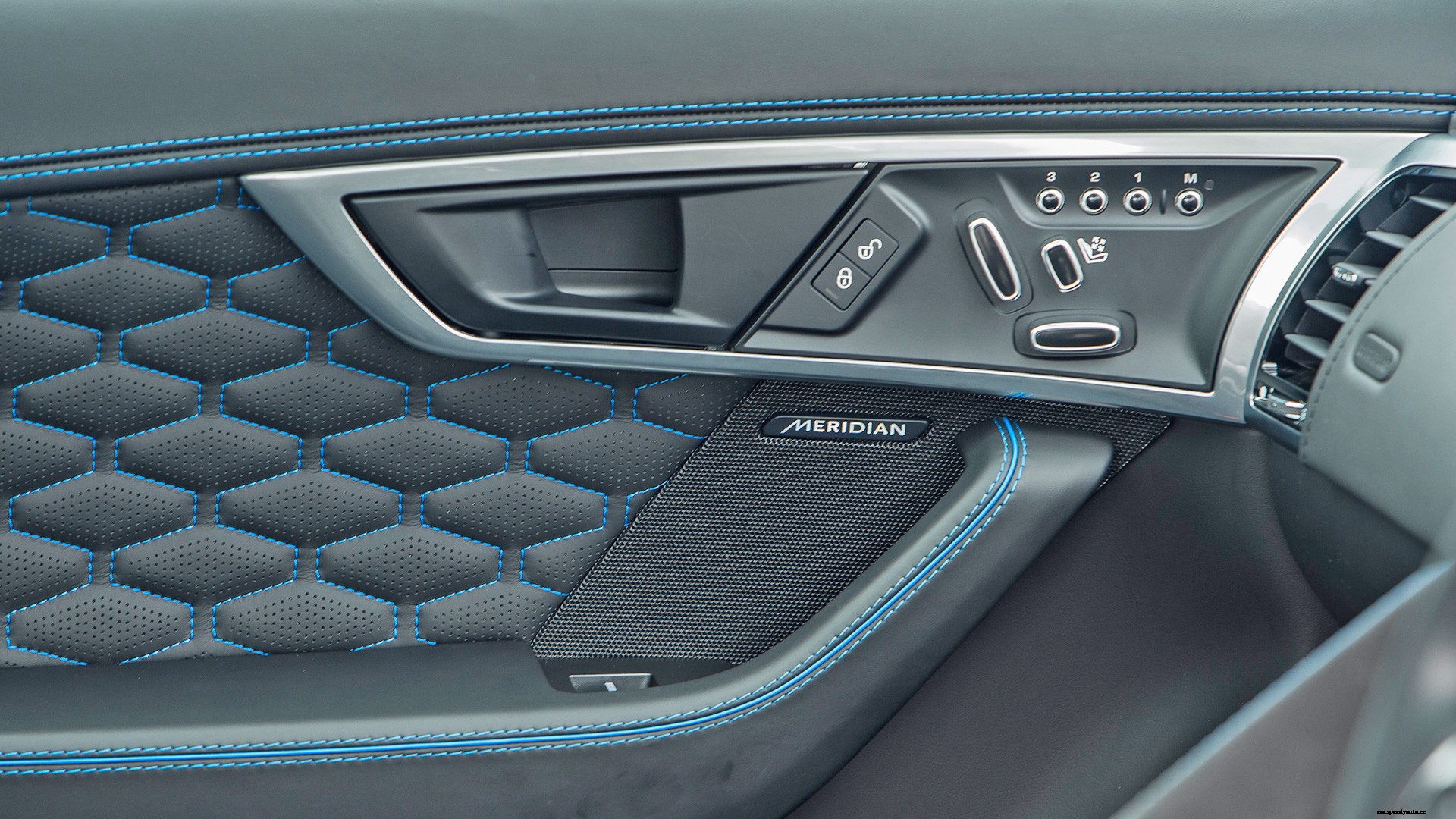 Jaguar F Type 2018 SVR Interior