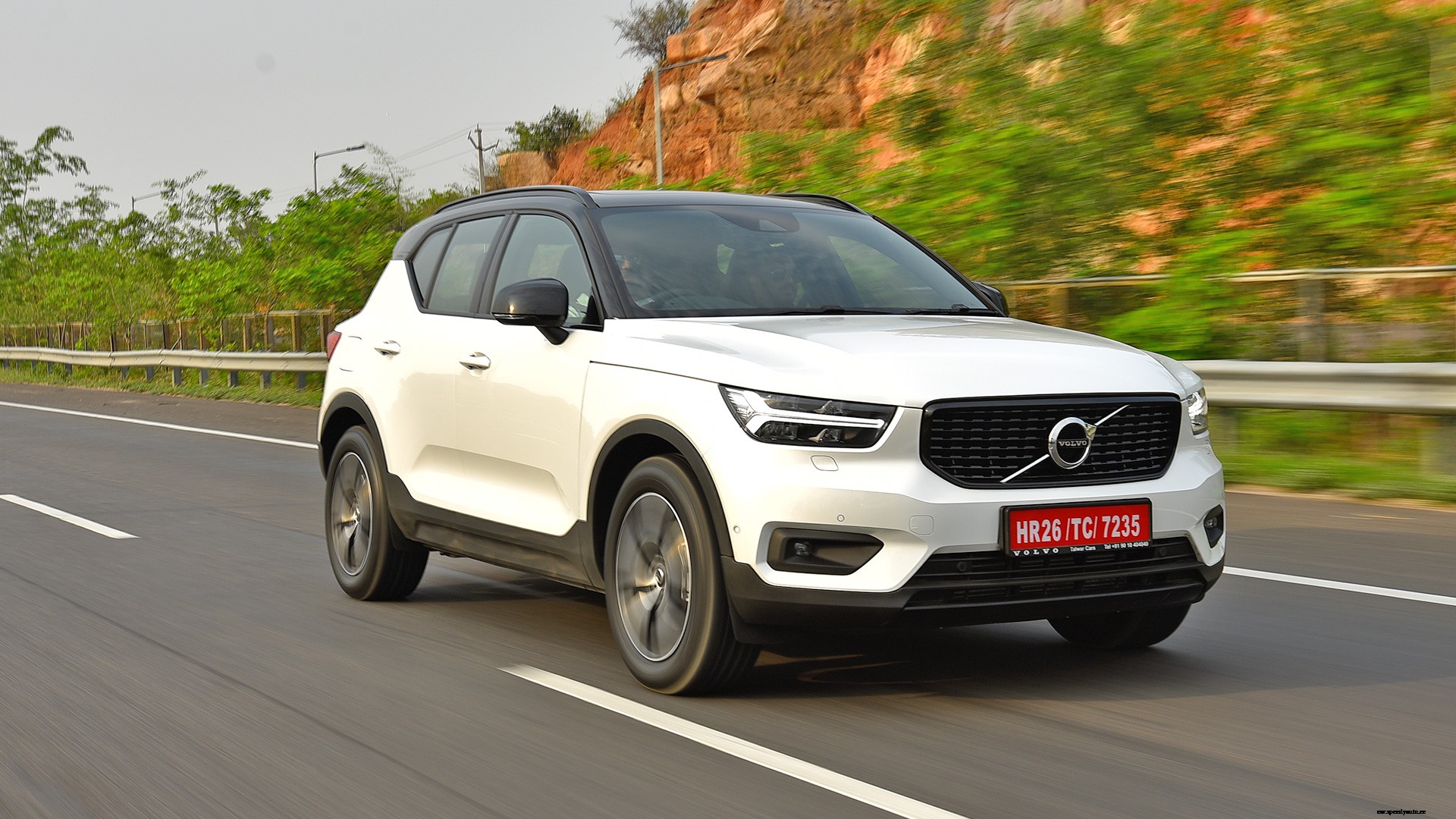 Volvo XC40 2018 D4 R Design Exterior
