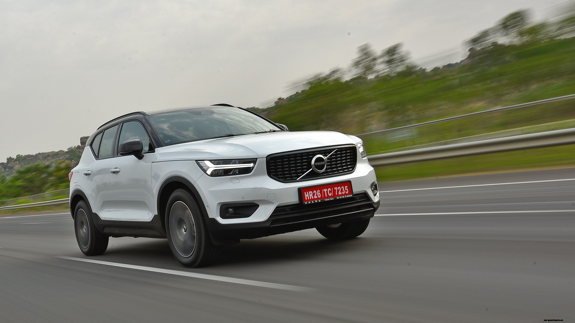 Volvo XC40 2018 D4 R Design Exterior
