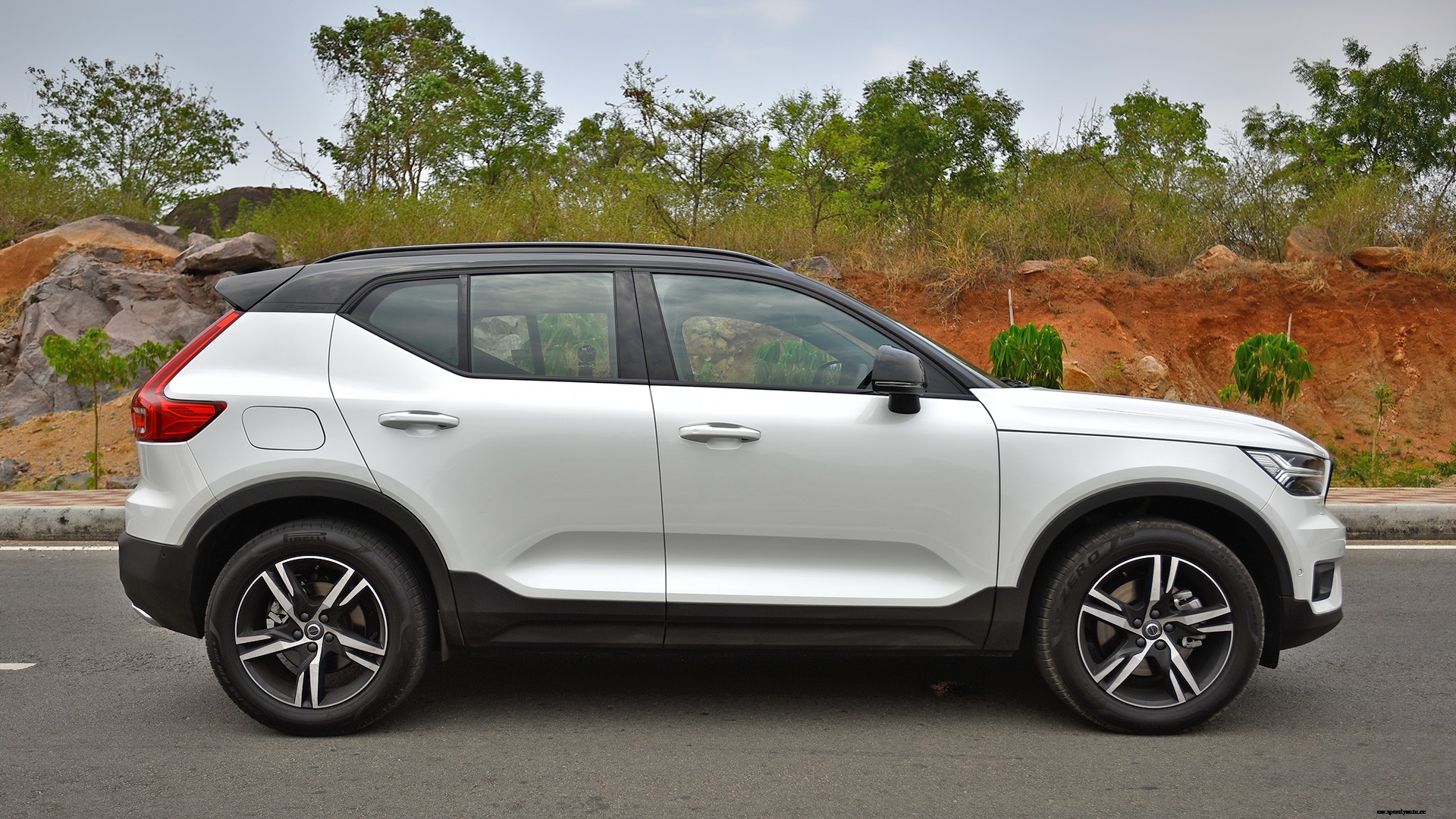 Volvo XC40 2018 D4 R Design Exterior