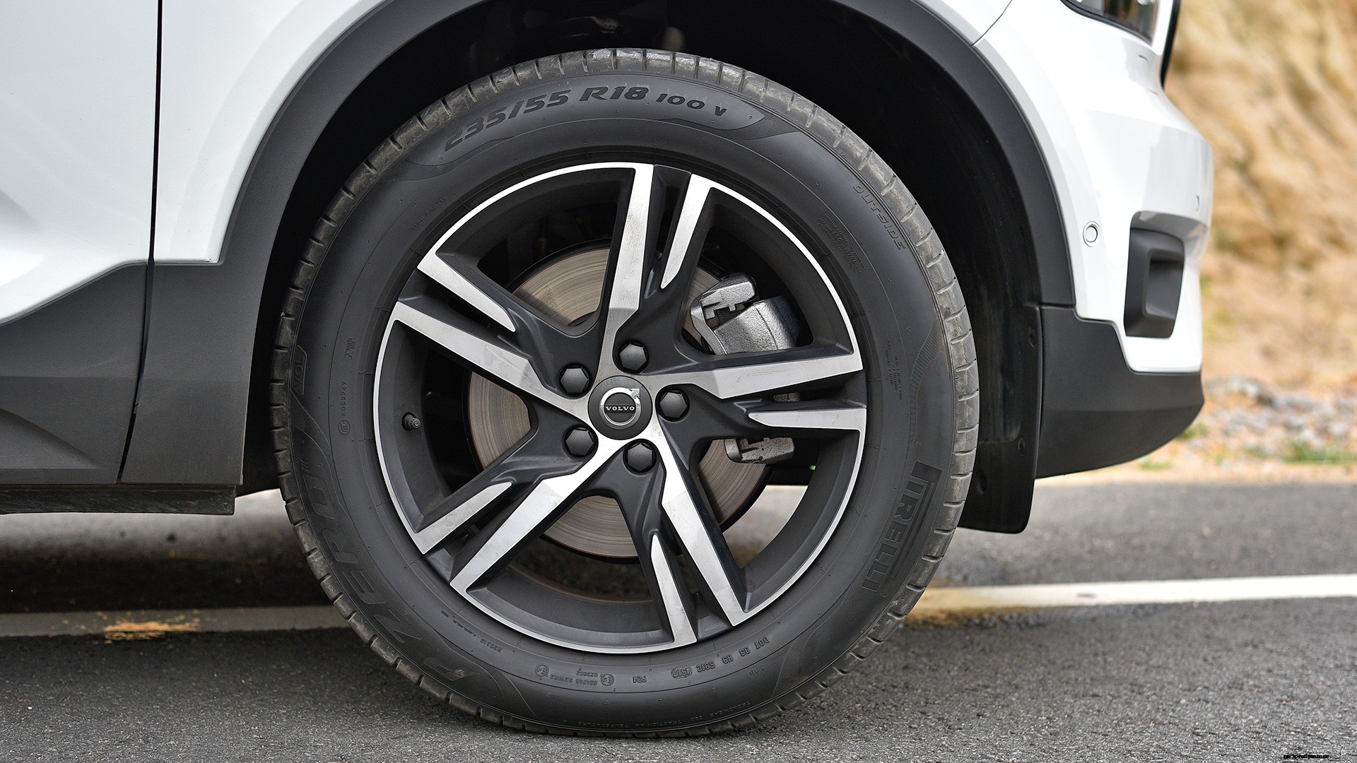 Volvo XC40 2018 D4 R Design Exterior