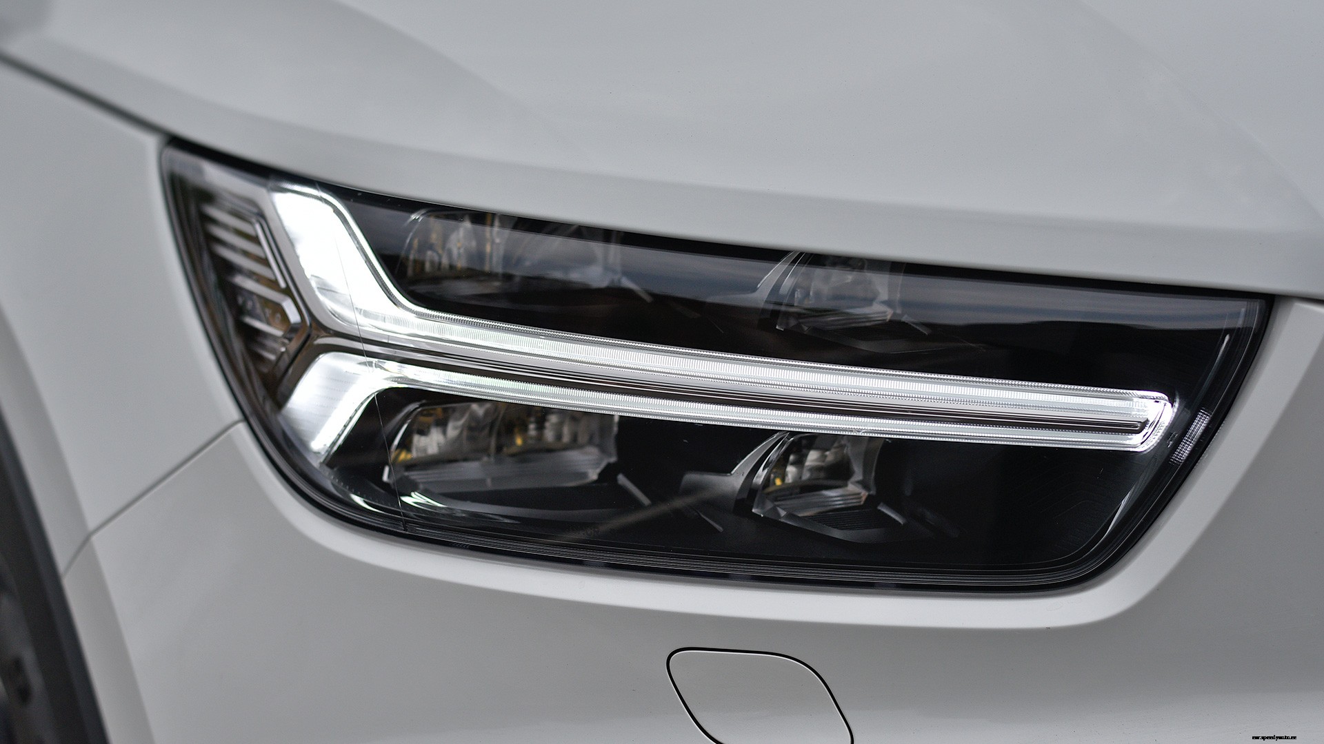 Volvo XC40 2018 D4 R Design Exterior