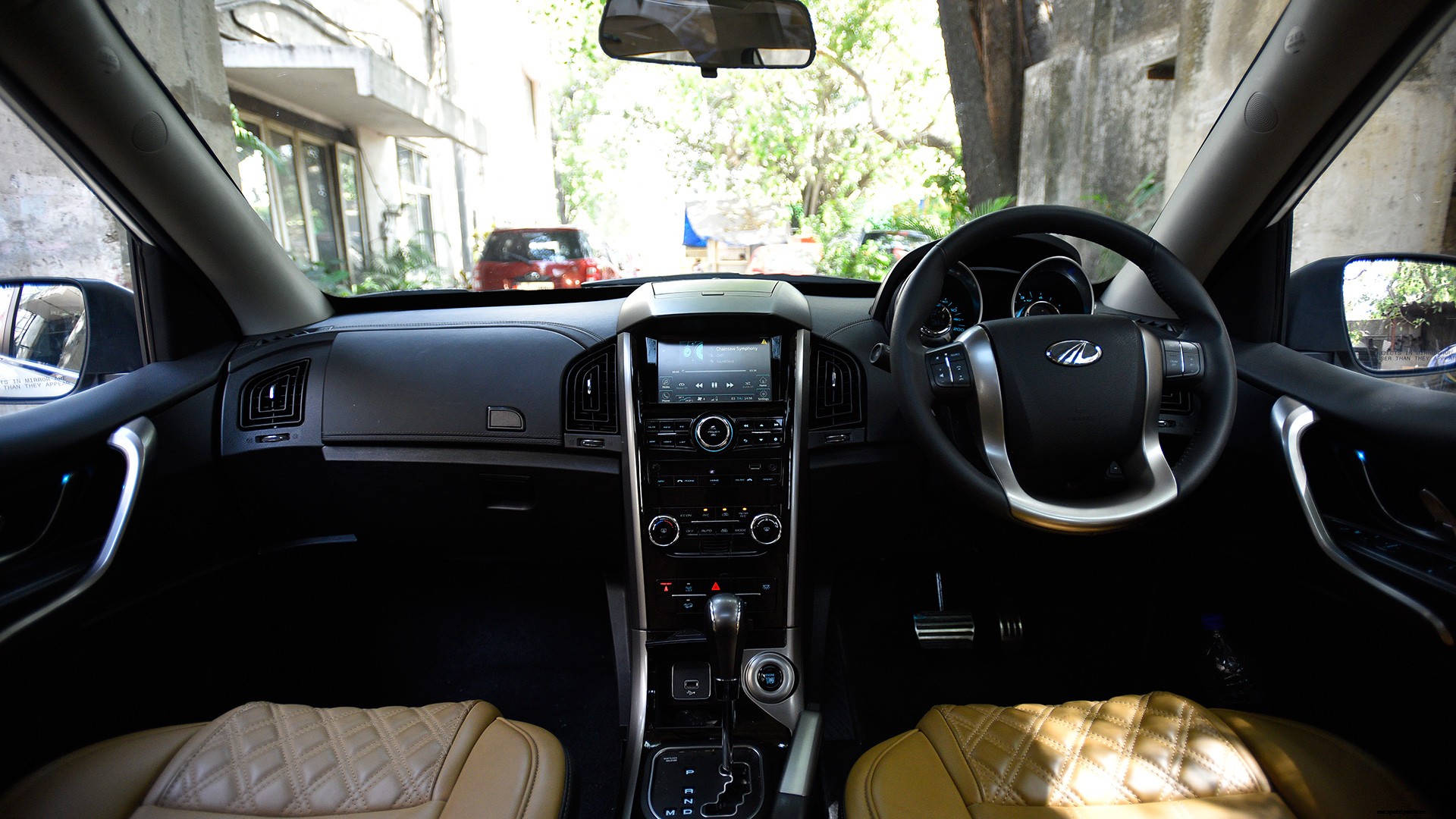 Mahindra XUV 500 2018 W9 AT Interior