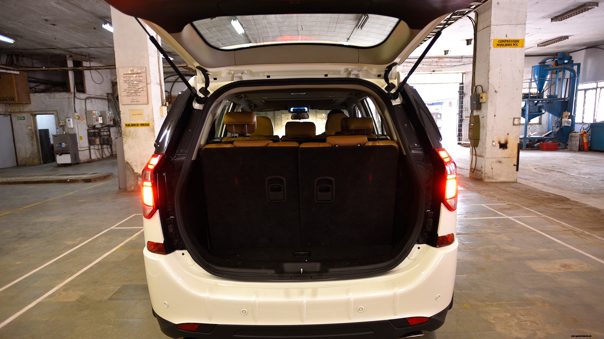 Mahindra XUV 500 2018 W9 AT Interior