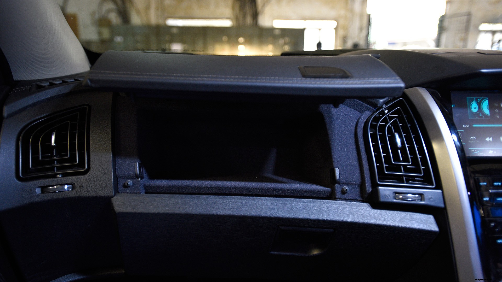 Mahindra XUV 500 2018 W9 AT Interior