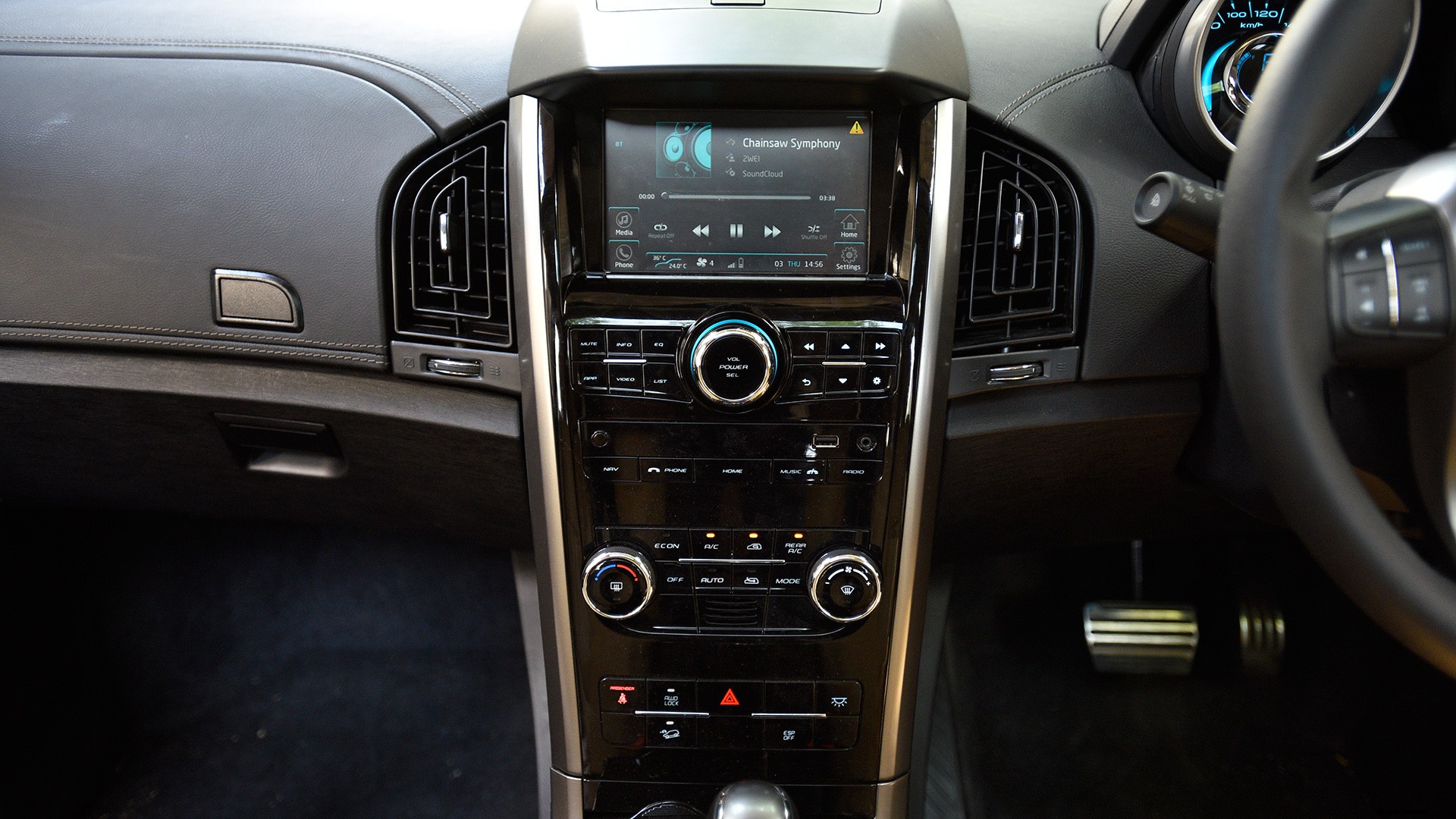 Mahindra XUV 500 2018 W9 AT Interior