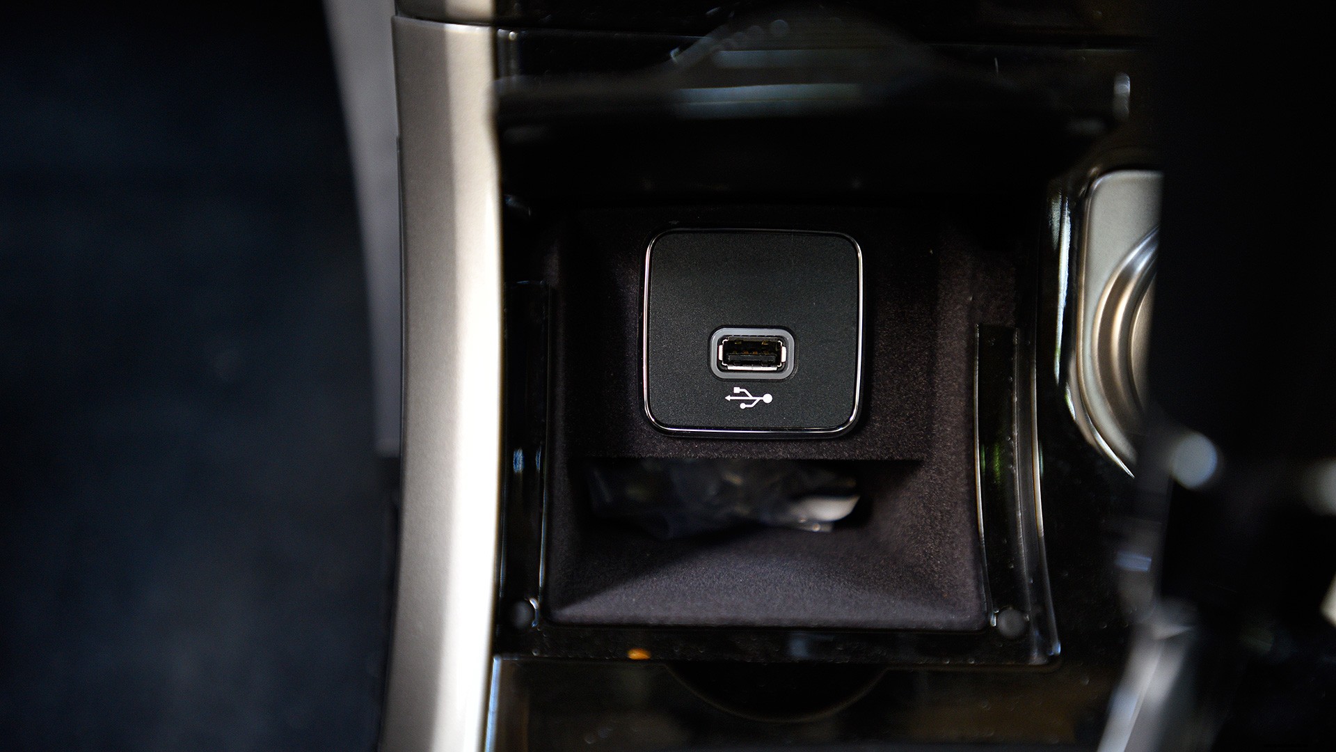 Mahindra XUV 500 2018 W9 AT Interior