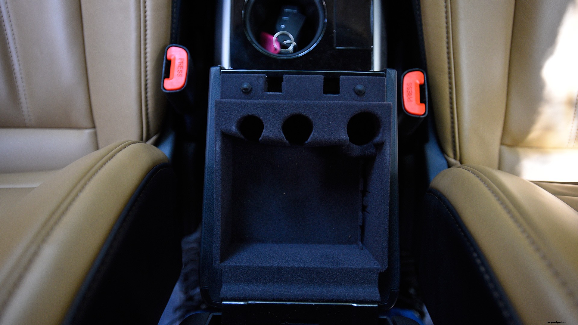 Mahindra XUV 500 2018 W9 AT Interior