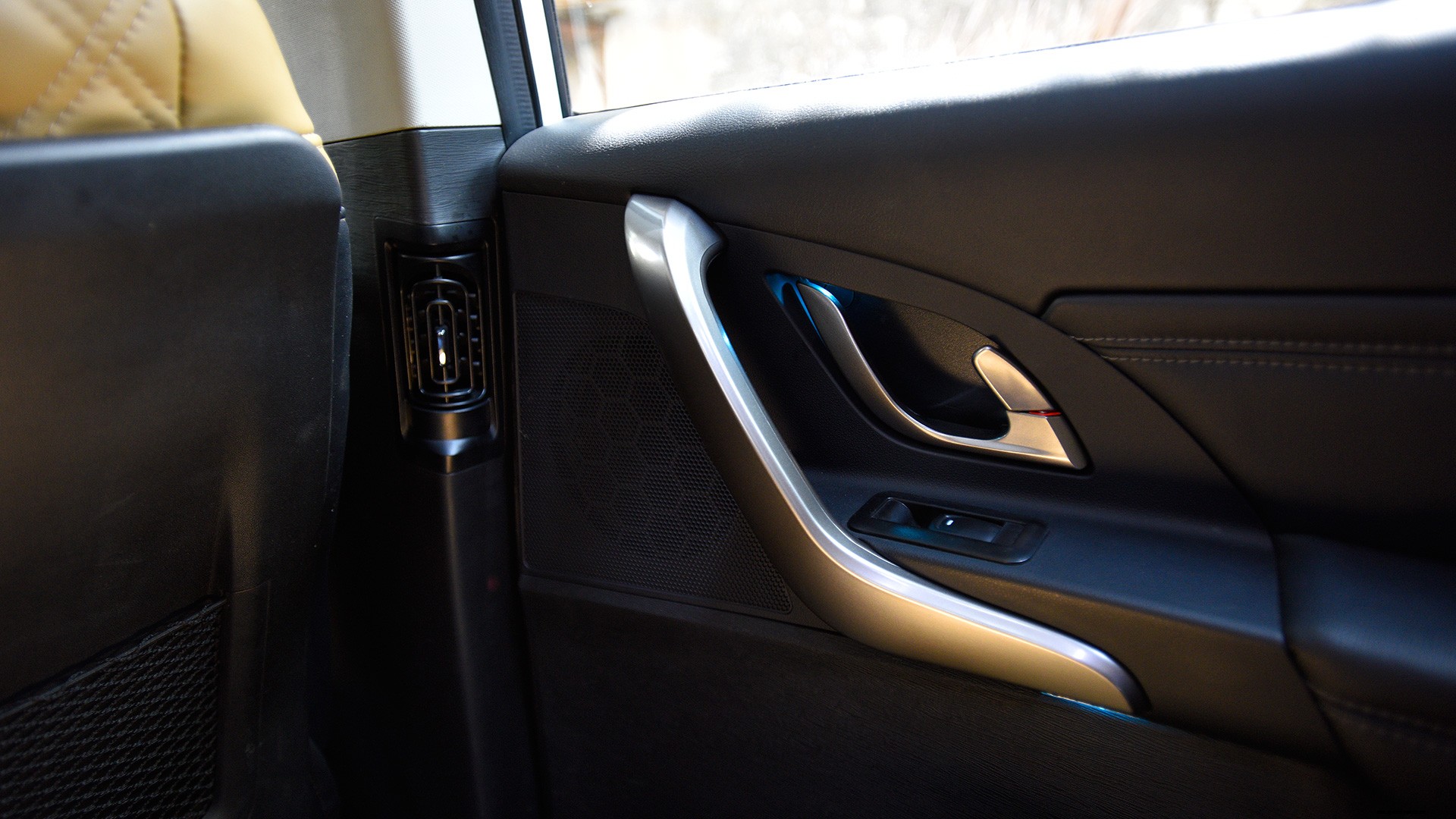 Mahindra XUV 500 2018 W9 AT Interior