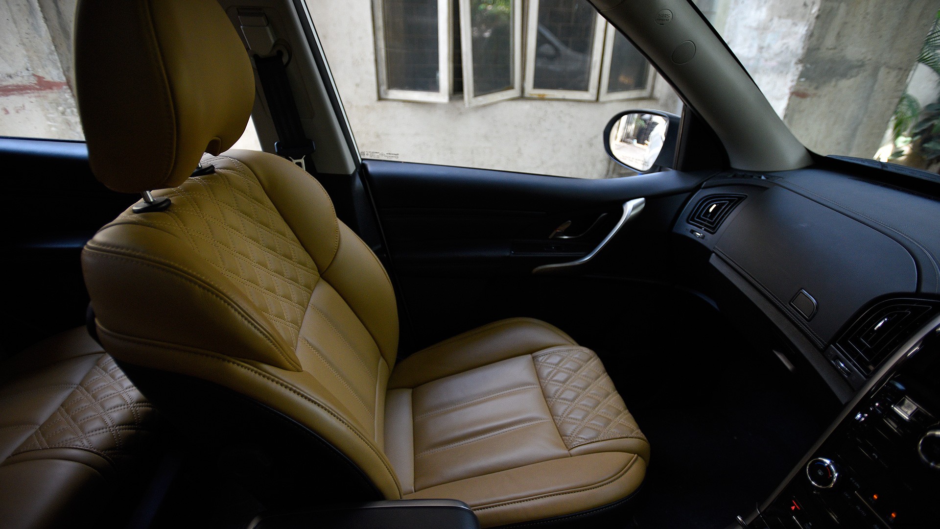 Mahindra XUV 500 2018 W9 AT Interior