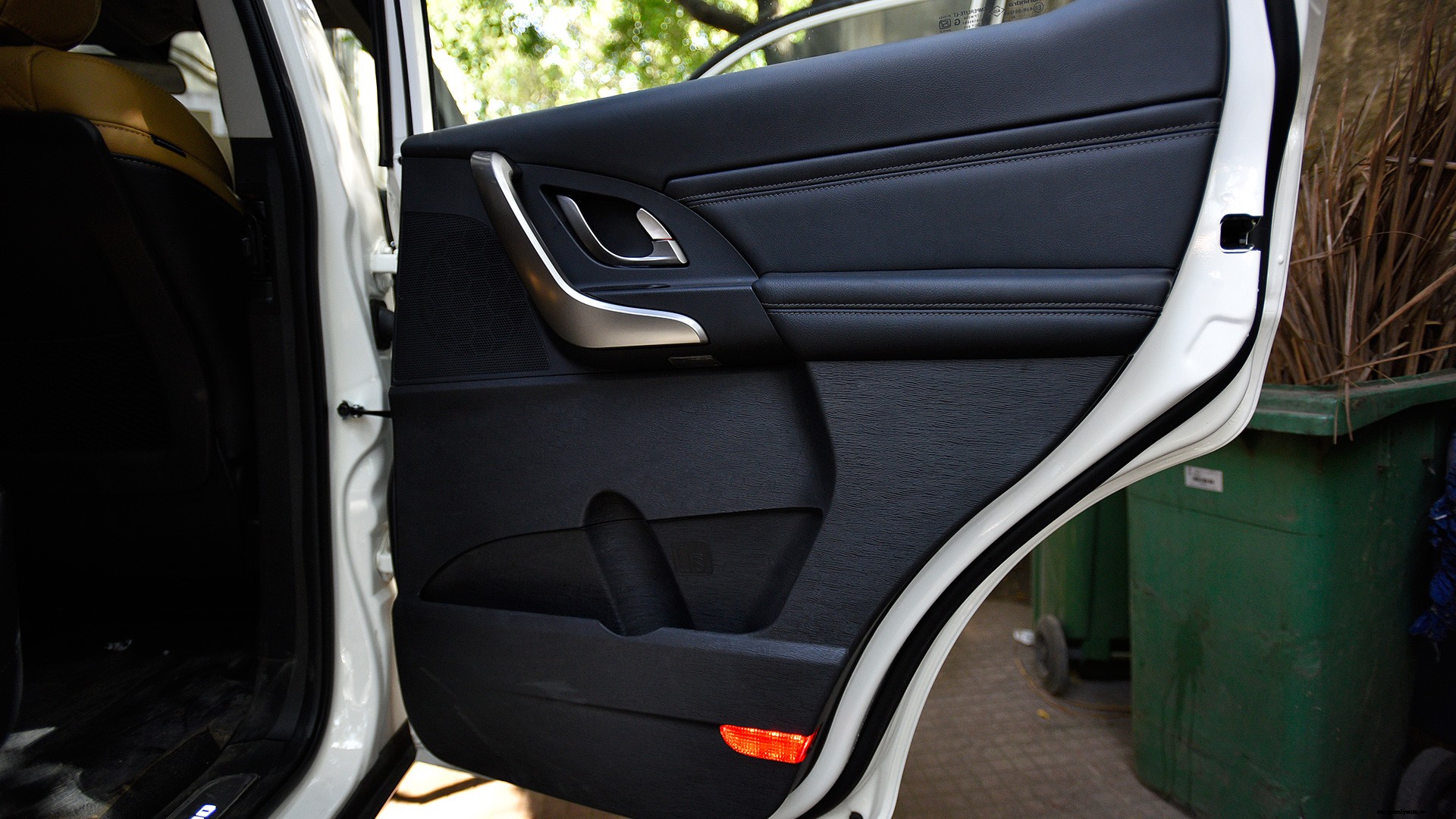 Mahindra XUV 500 2018 W9 AT Interior