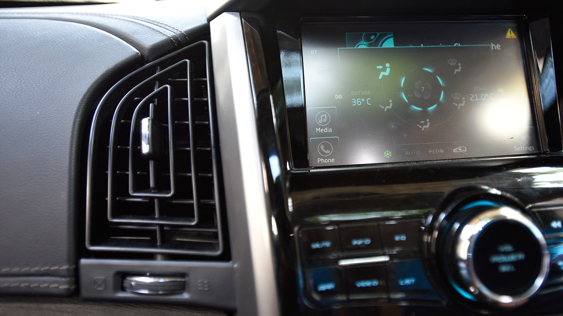 Mahindra XUV 500 2018 W9 AT Interior