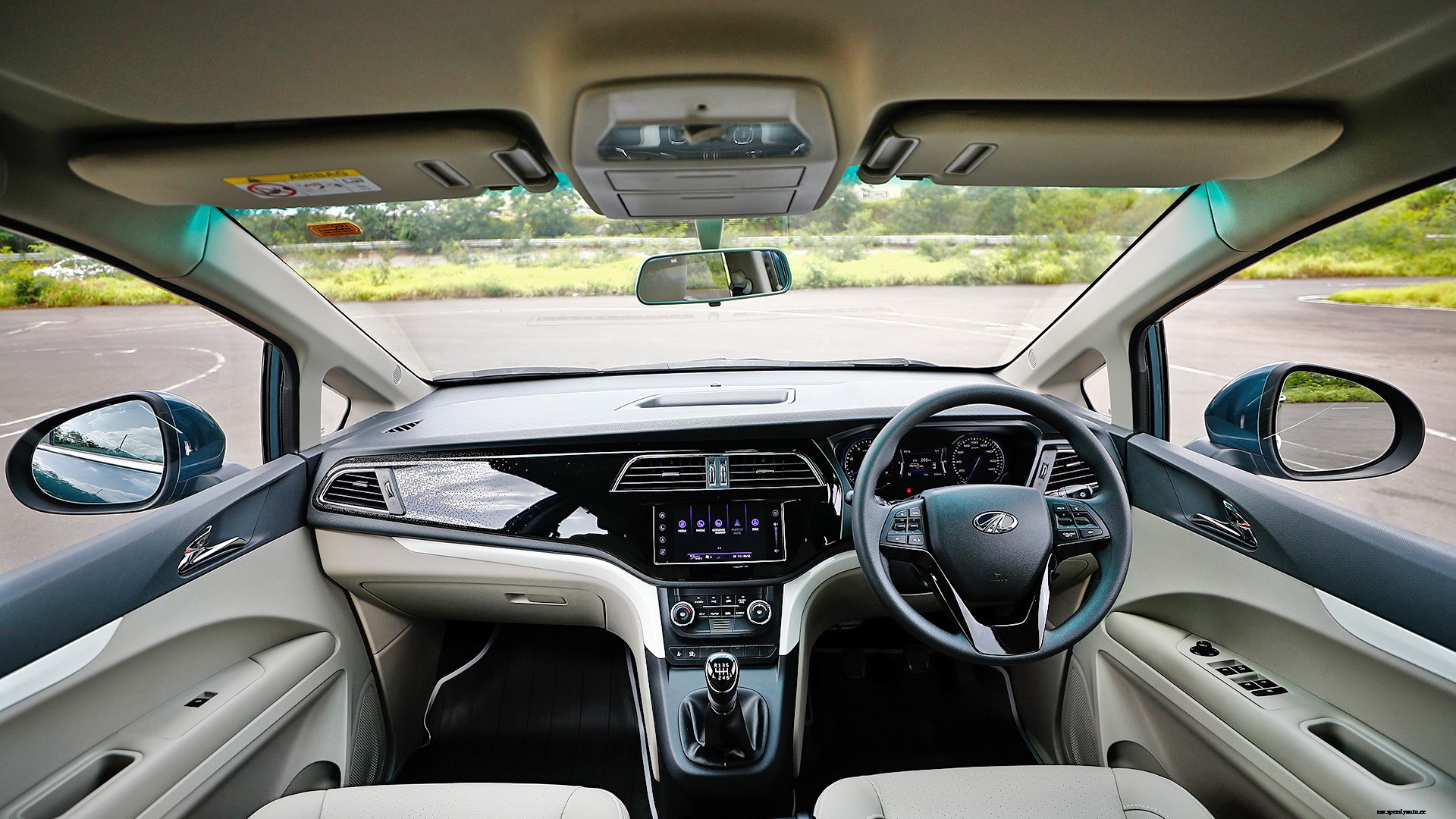 Mahindra Marazzo 2018 M8 Interior