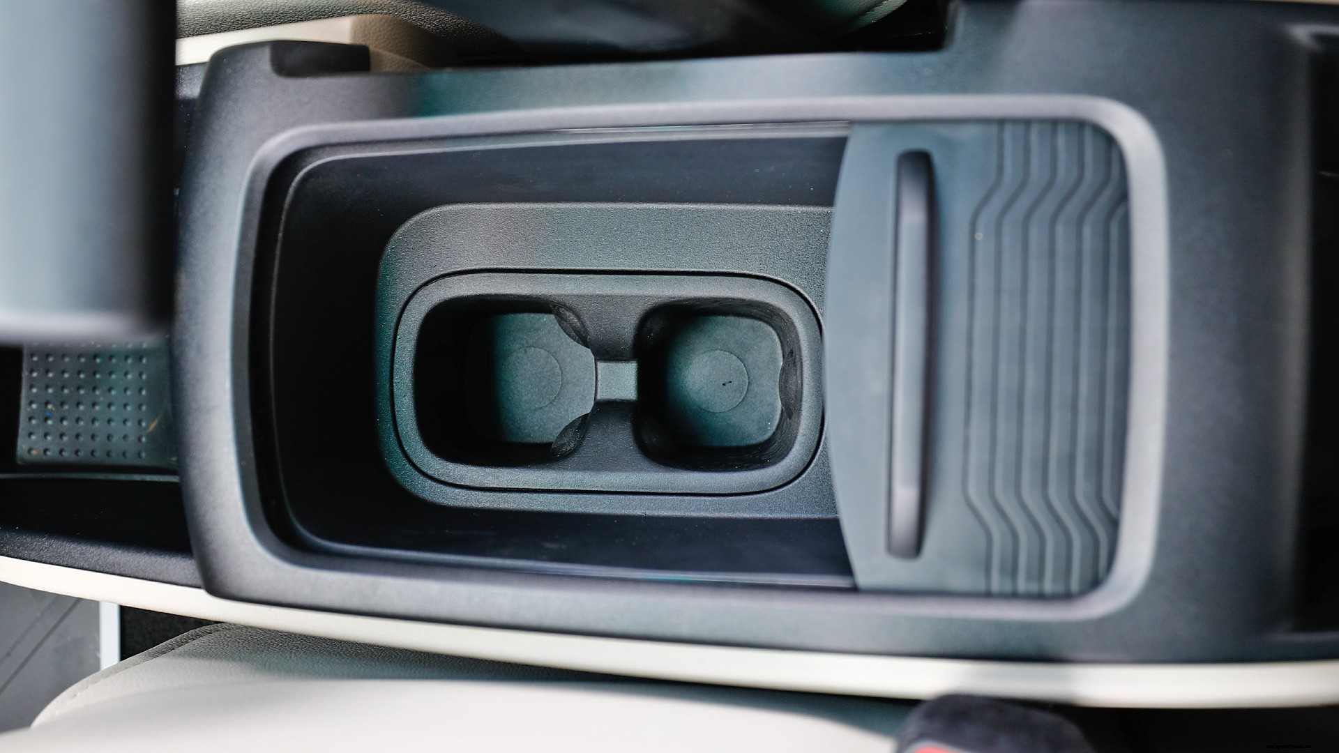 Mahindra Marazzo 2018 M8 Interior