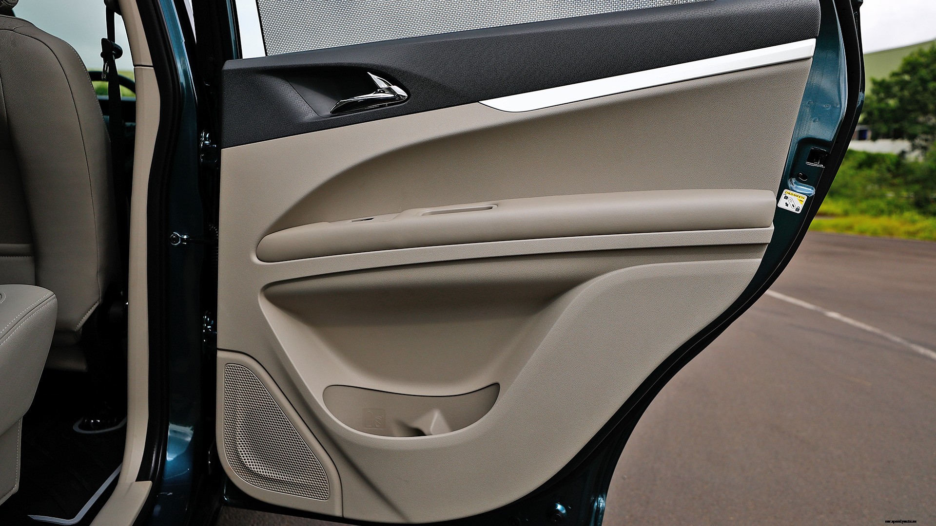 Mahindra Marazzo 2018 M8 Interior