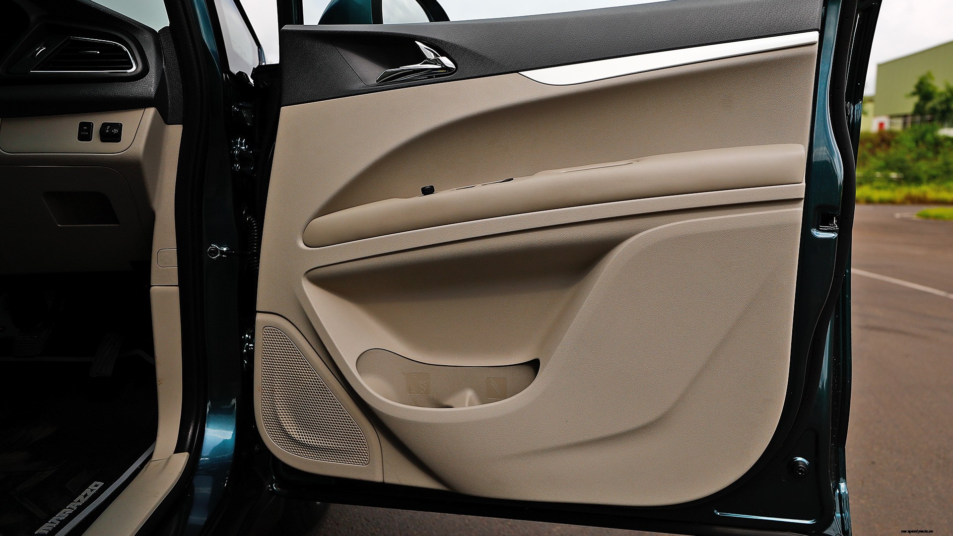 Mahindra Marazzo 2018 M8 Interior