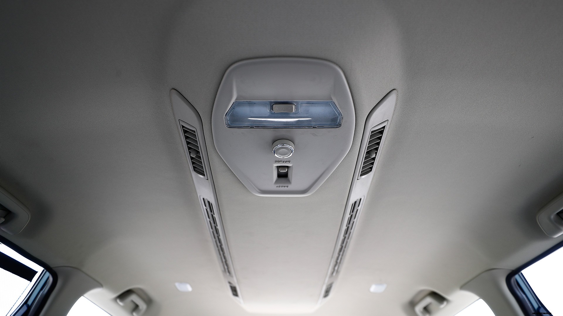 Mahindra Marazzo 2018 M8 Interior