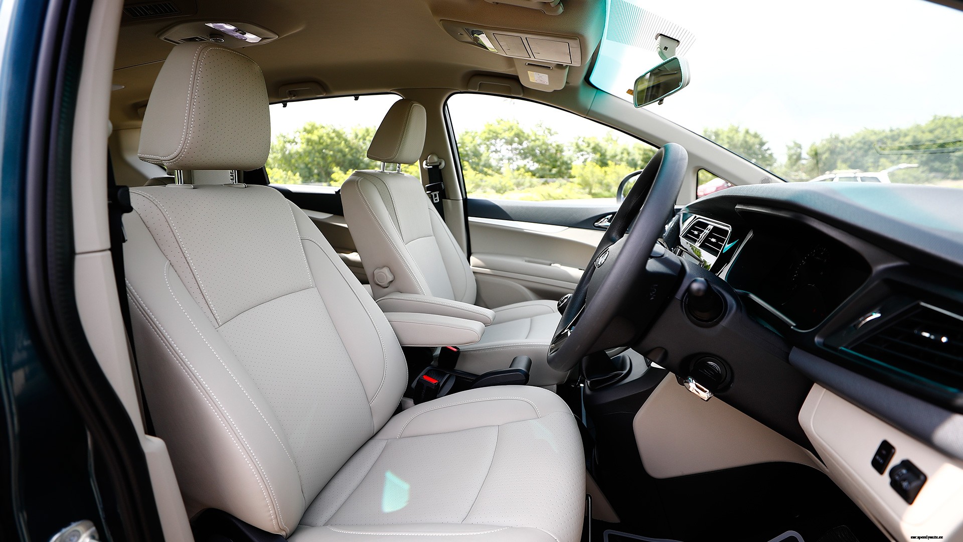 Mahindra Marazzo 2018 M8 Interior