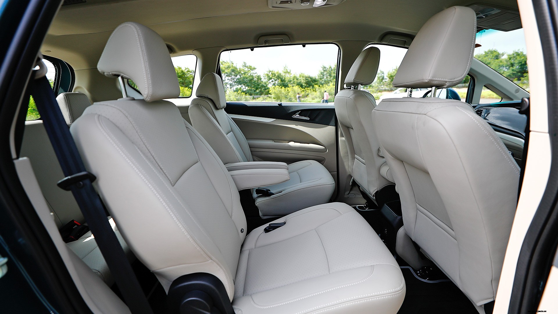 Mahindra Marazzo 2018 M8 Interior