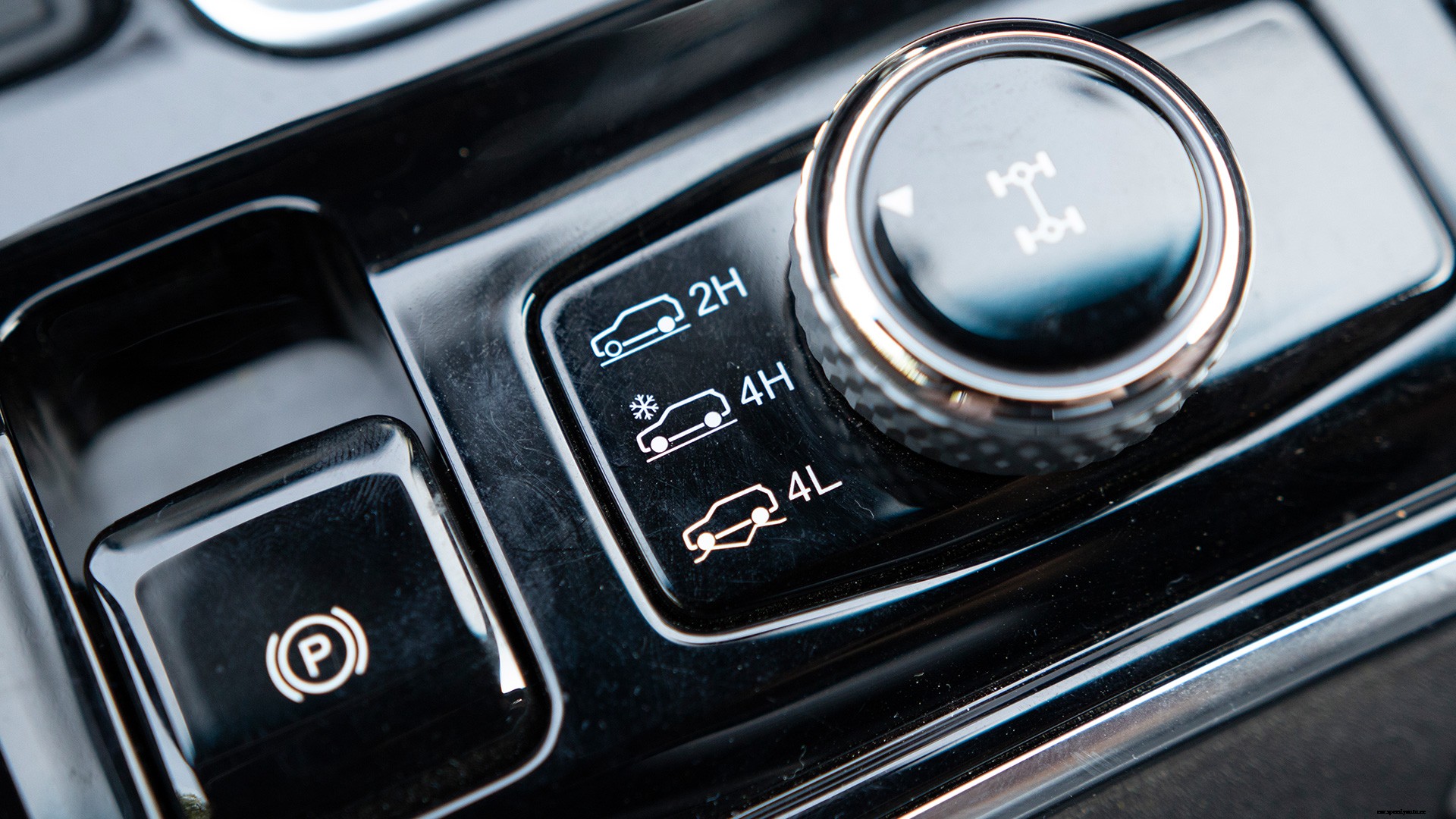 Mahindra Alturas G4 2019 2.2L Std Interior